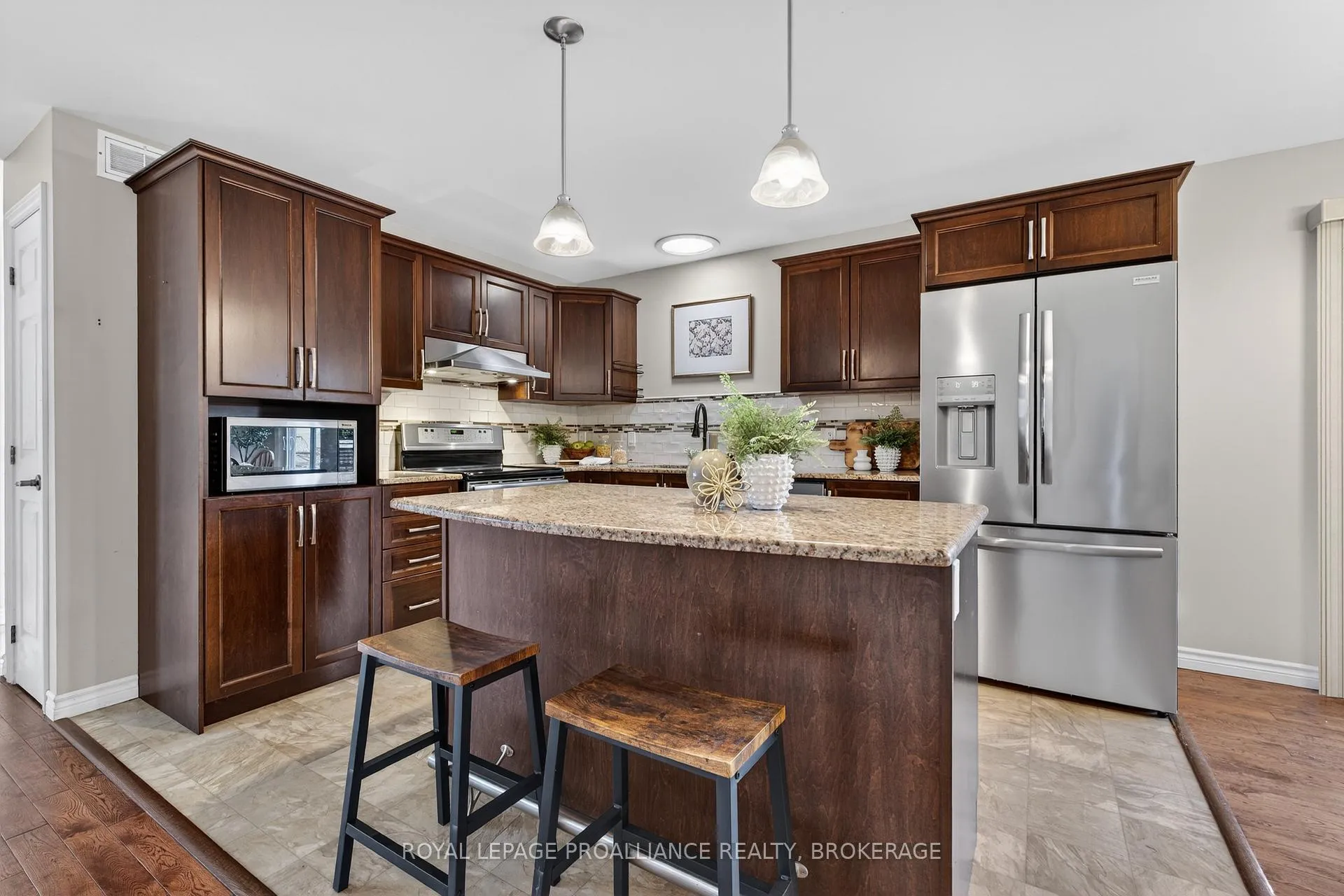 Photo 12 of 112 Maplecroft Court, Gananoque — HOMEH