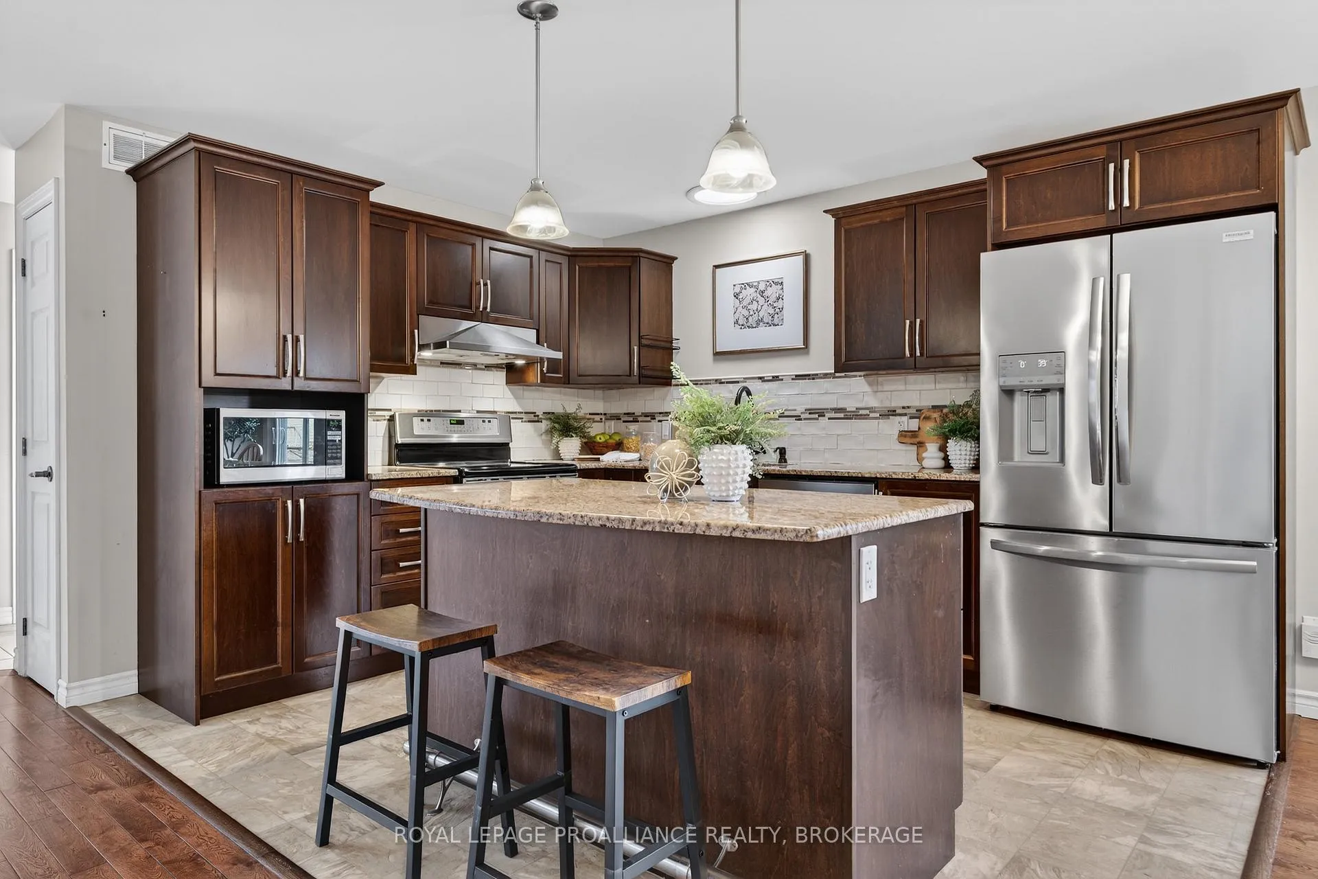 Photo 13 of 112 Maplecroft Court, Gananoque — HOMEH