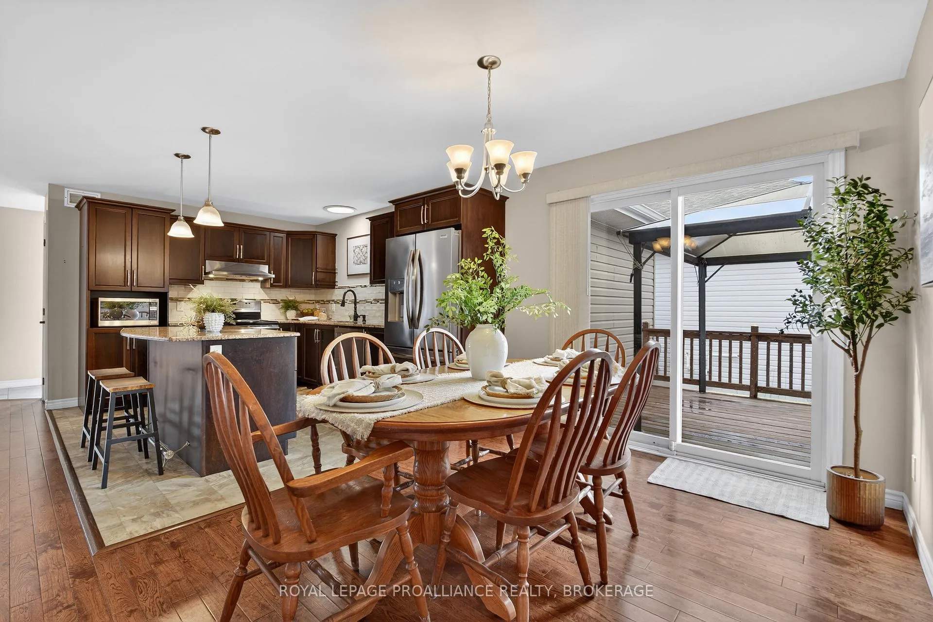 Photo 15 of 112 Maplecroft Court, Gananoque — HOMEH