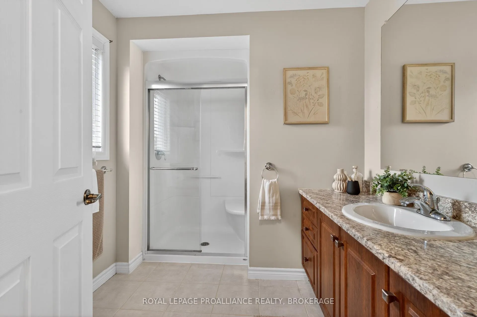 Photo 20 of 112 Maplecroft Court, Gananoque — HOMEH