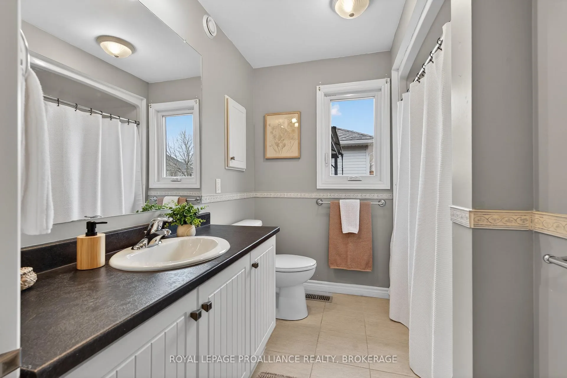 Photo 23 of 112 Maplecroft Court, Gananoque — HOMEH