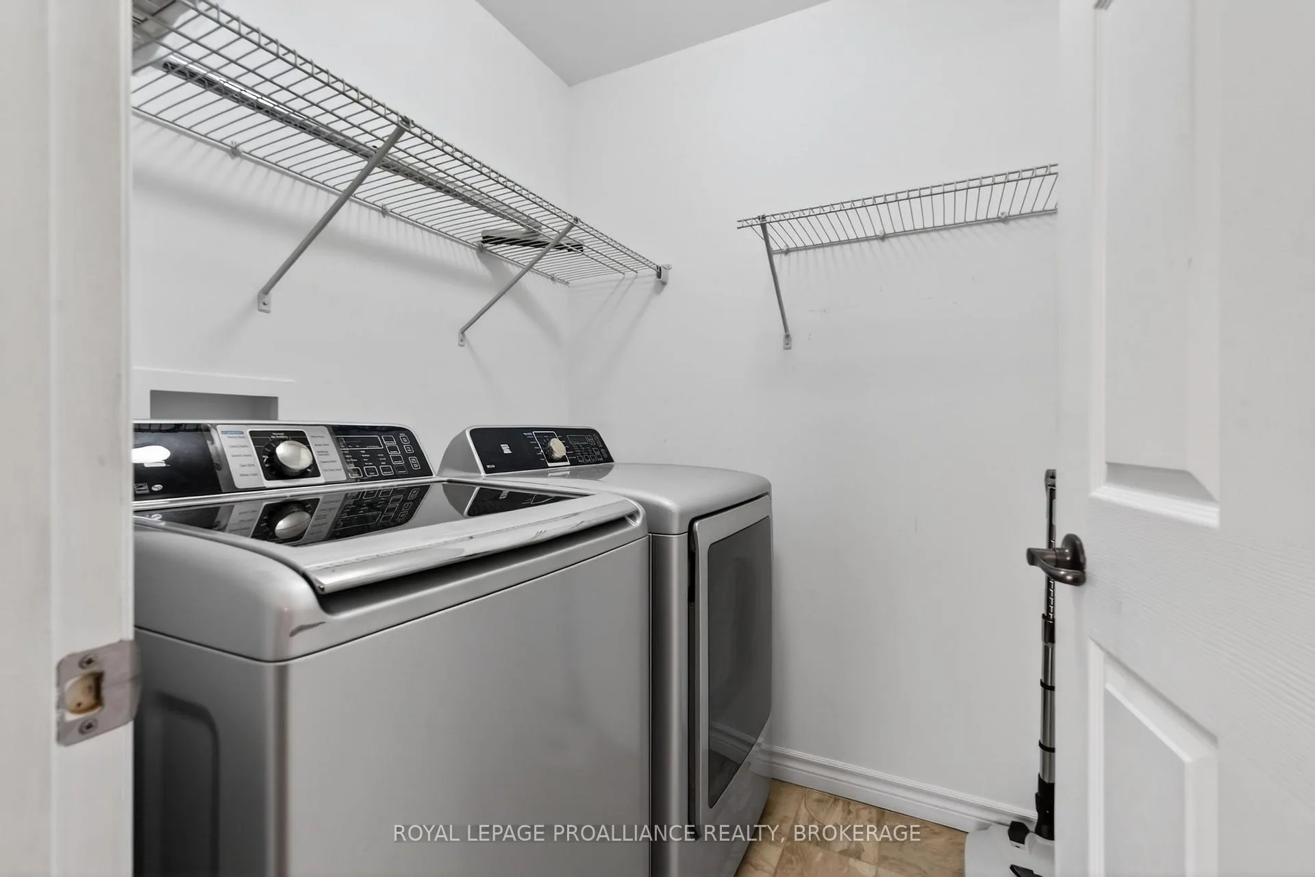 Photo 24 of 112 Maplecroft Court, Gananoque — HOMEH