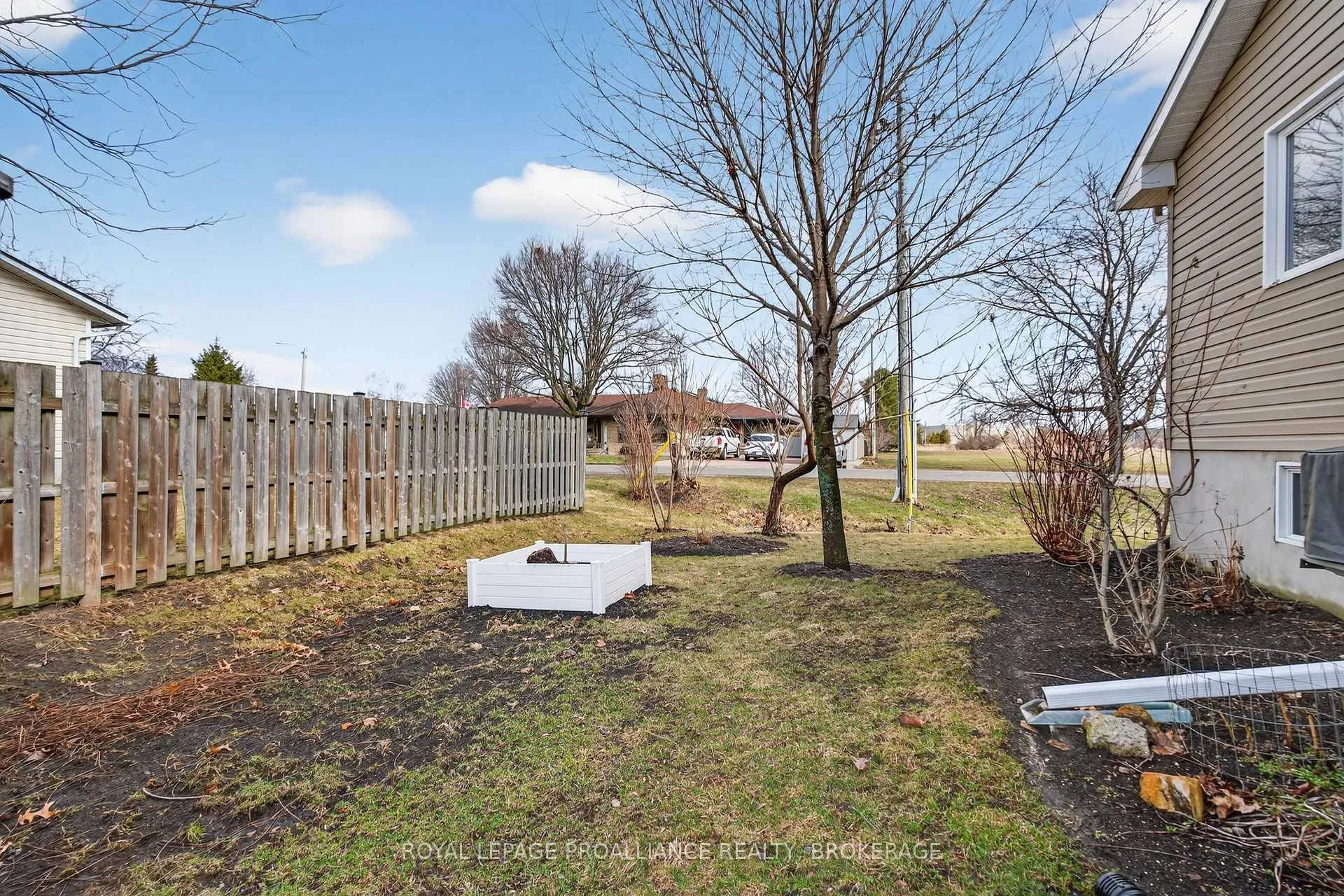 Photo 39 of 112 Maplecroft Court, Gananoque — HOMEH