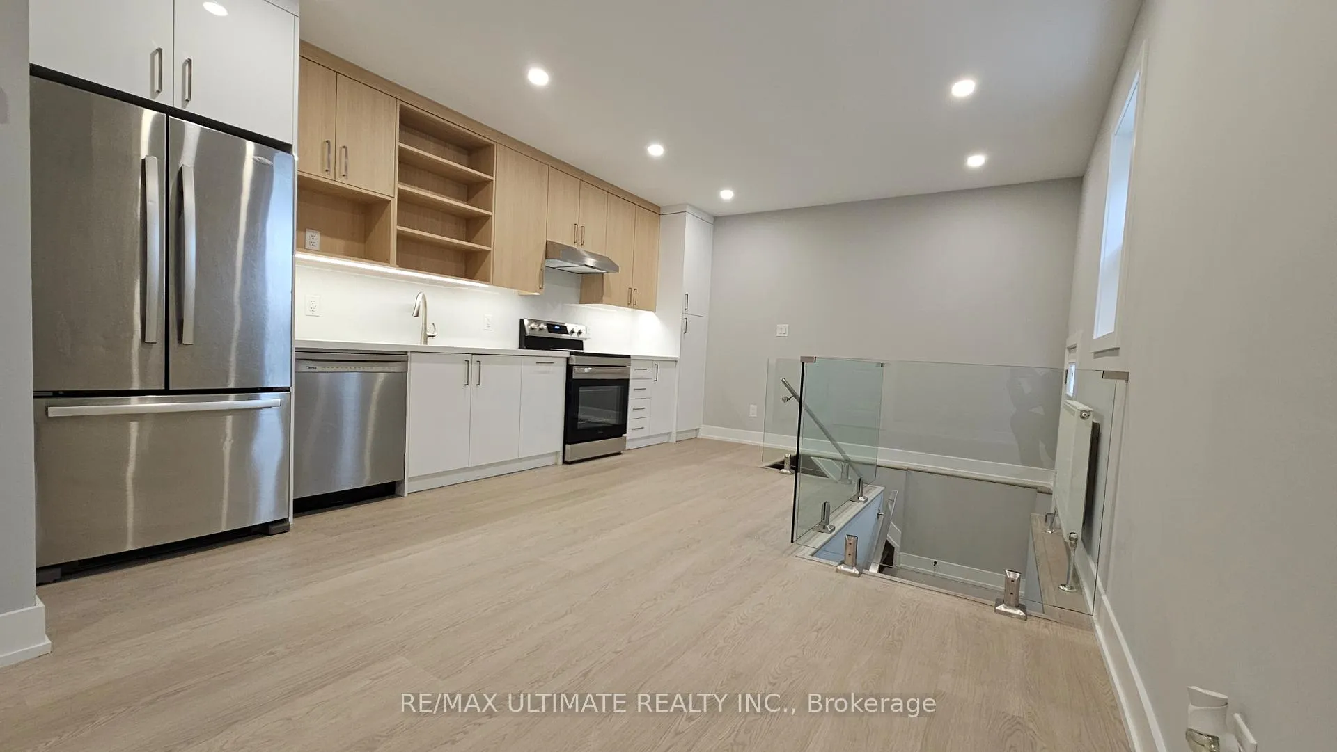 Photo 3 of Unit Main Floor, 351 Blackthorn Avenue, Toronto, Keelesdale-Eglinton West — HOMEH