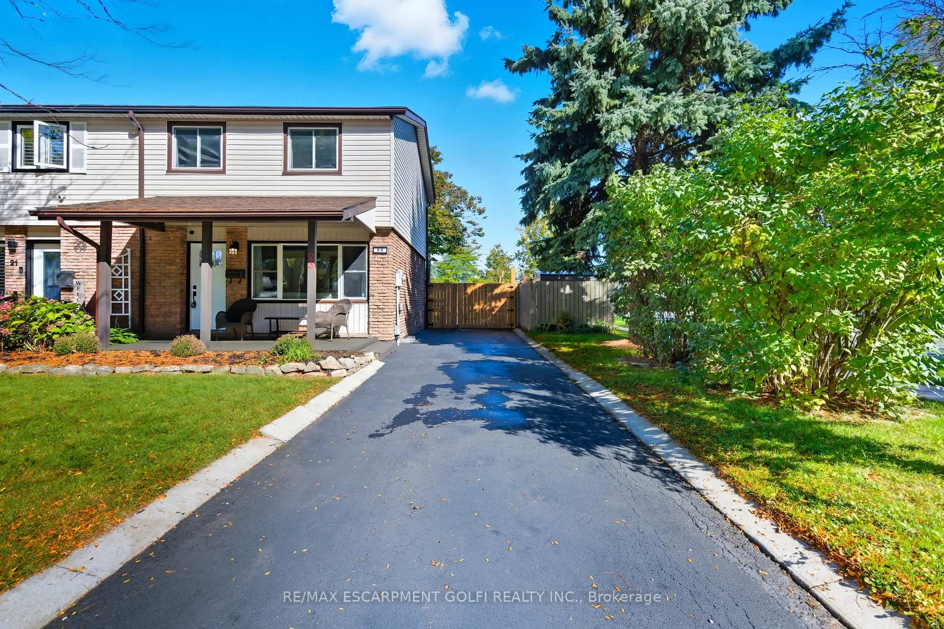 Photo 3 of 23 Glengrove Avenue, Grimsby, Grimsby Beach — HOMEH