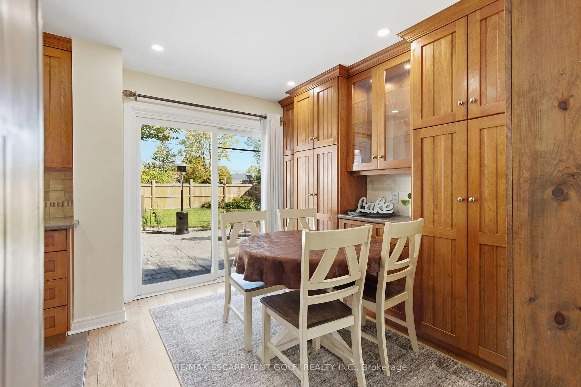 Photo 8 of 23 Glengrove Avenue, Grimsby, Grimsby Beach — HOMEH