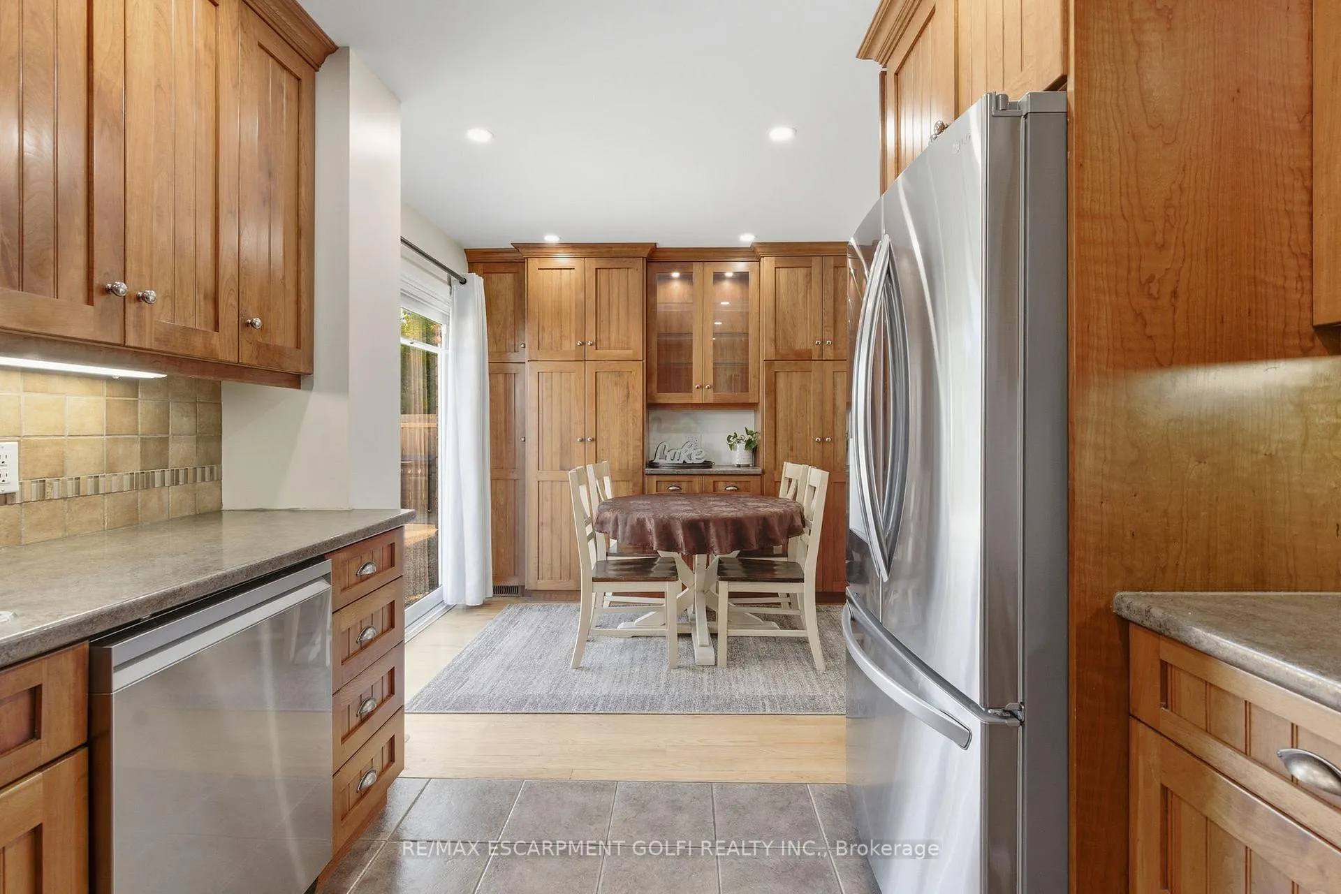 Photo 12 of 23 Glengrove Avenue, Grimsby, Grimsby Beach — HOMEH