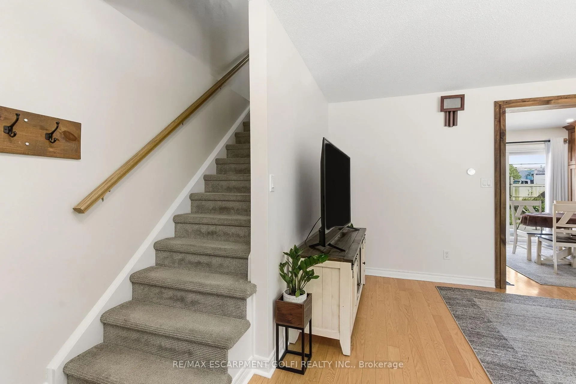 Photo 13 of 23 Glengrove Avenue, Grimsby, Grimsby Beach — HOMEH