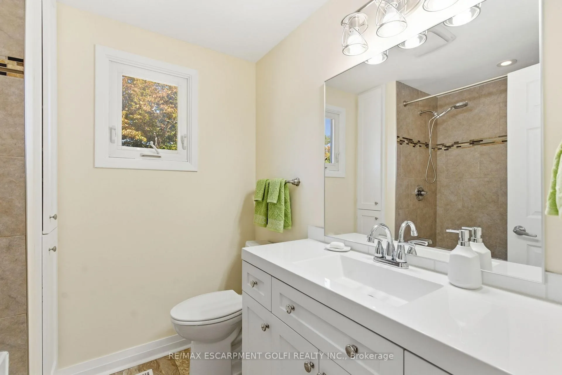 Photo 15 of 23 Glengrove Avenue, Grimsby, Grimsby Beach — HOMEH
