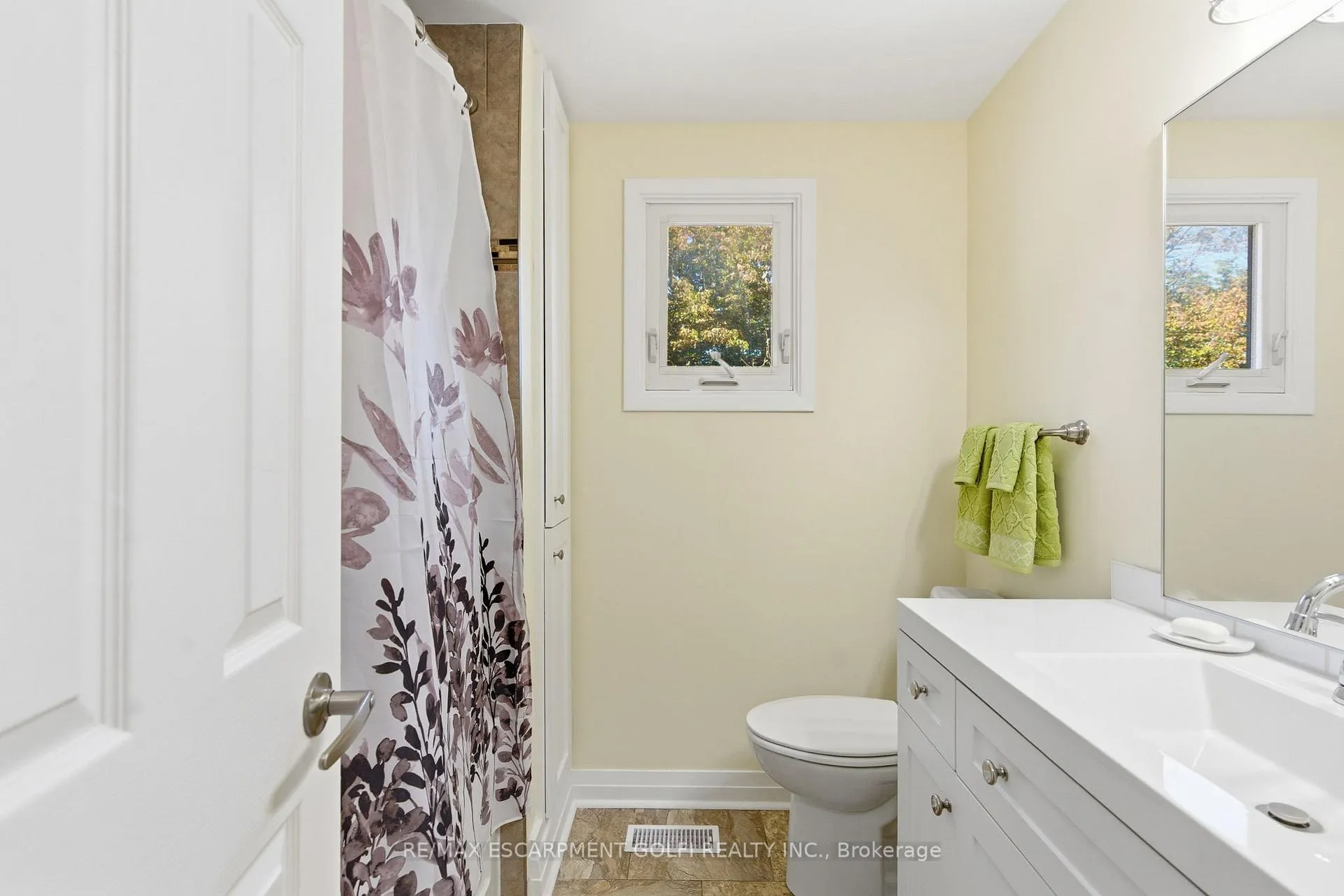 Photo 16 of 23 Glengrove Avenue, Grimsby, Grimsby Beach — HOMEH