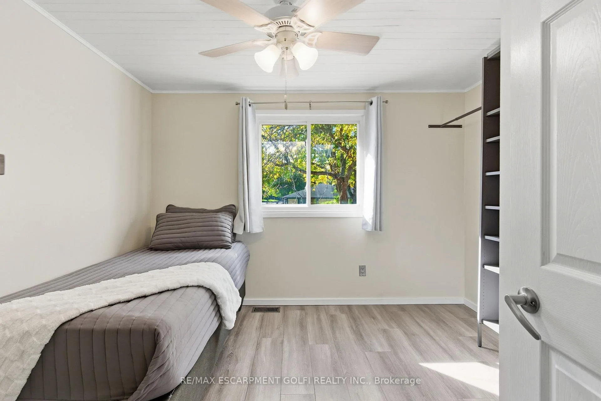 Photo 22 of 23 Glengrove Avenue, Grimsby, Grimsby Beach — HOMEH