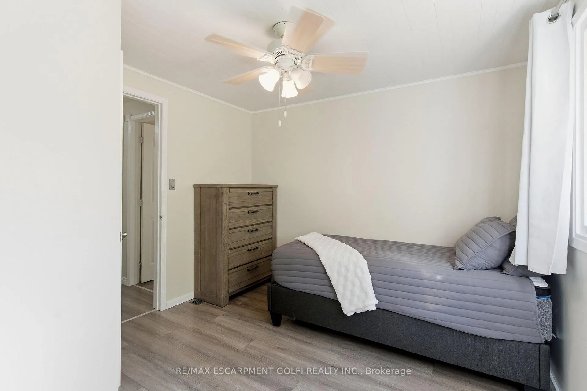 Photo 23 of 23 Glengrove Avenue, Grimsby, Grimsby Beach — HOMEH