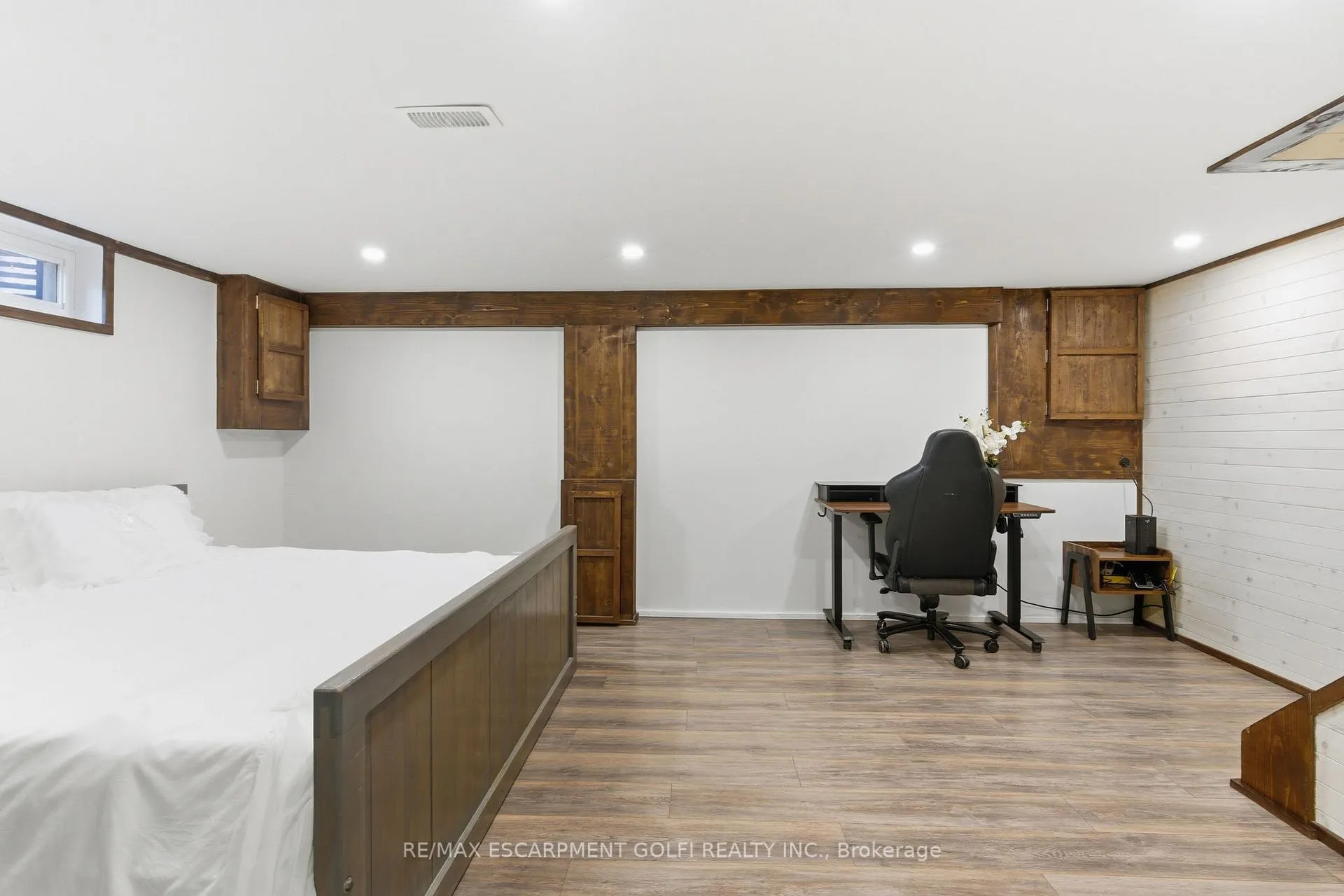 Photo 26 of 23 Glengrove Avenue, Grimsby, Grimsby Beach — HOMEH