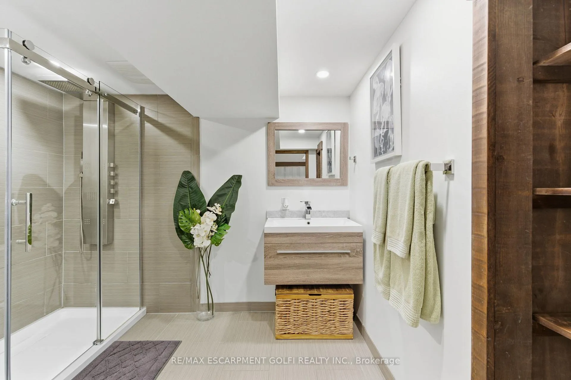 Photo 29 of 23 Glengrove Avenue, Grimsby, Grimsby Beach — HOMEH