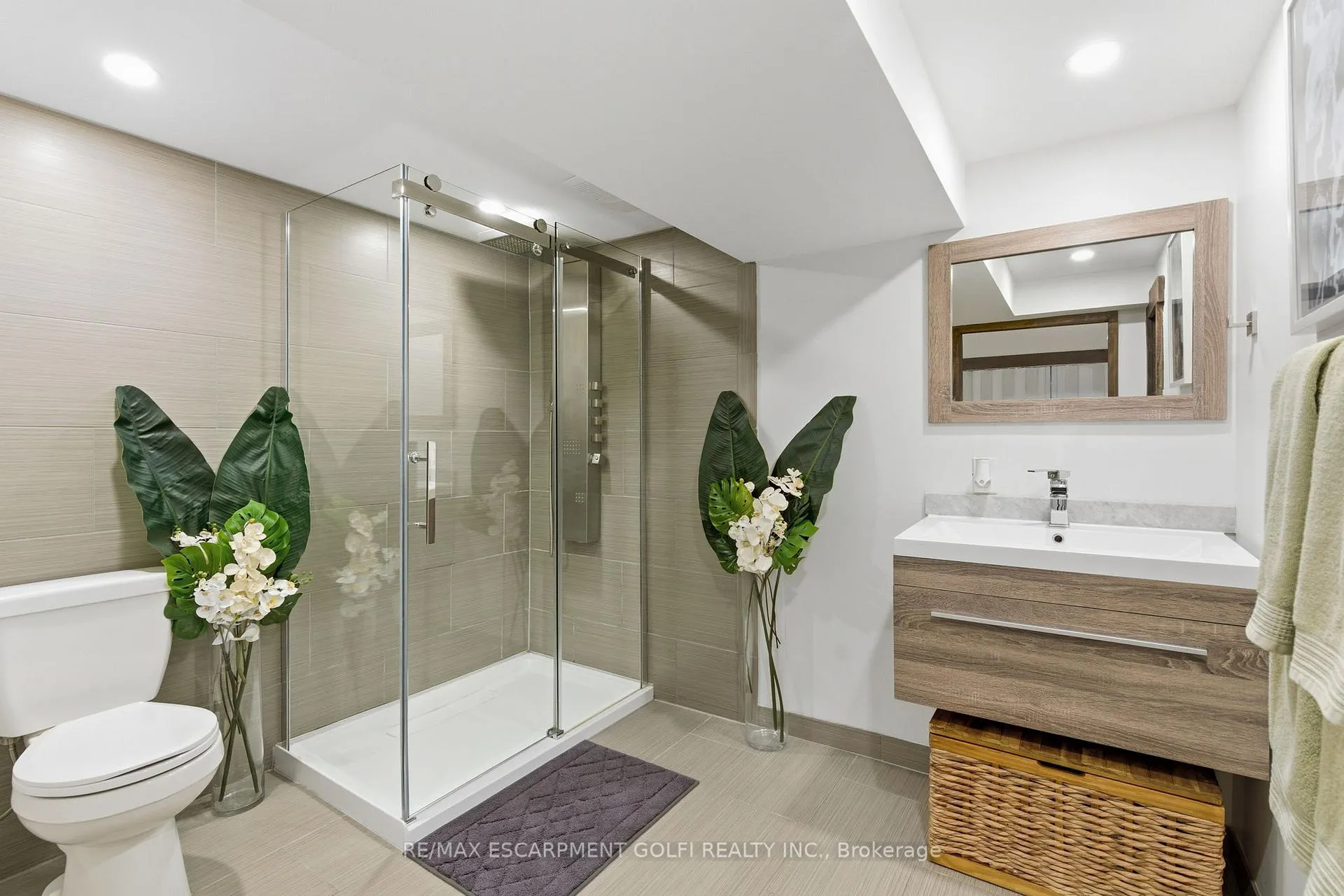 Photo 30 of 23 Glengrove Avenue, Grimsby, Grimsby Beach — HOMEH
