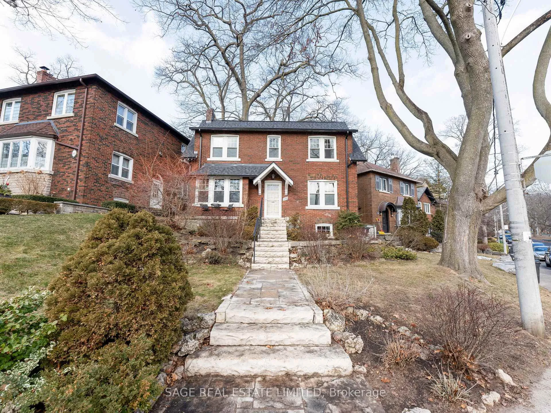 Photo 1 of 252 Glen Manor Drive W, Toronto, The Beaches — HOMEH