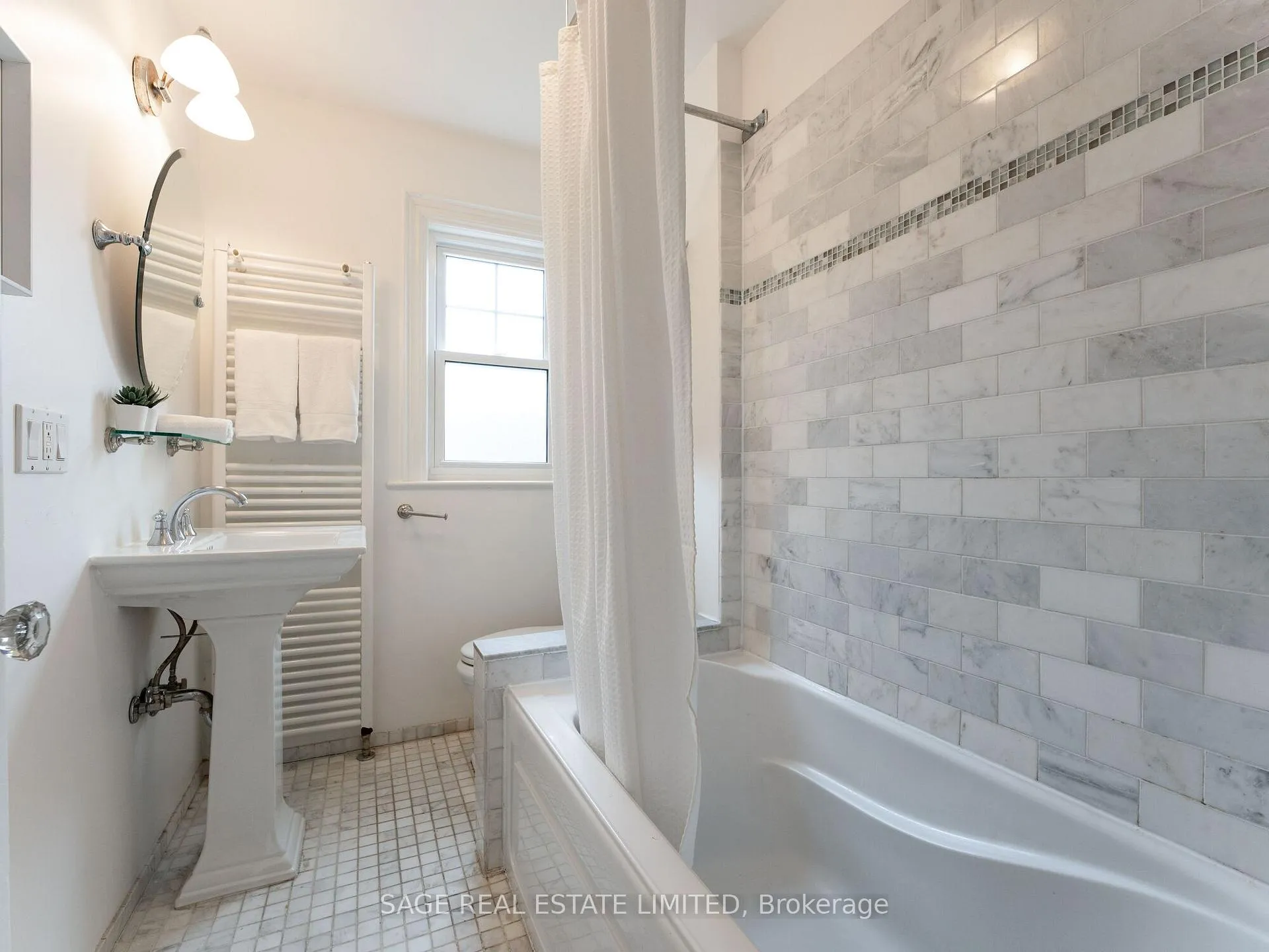 Photo 27 of 252 Glen Manor Drive W, Toronto, The Beaches — HOMEH