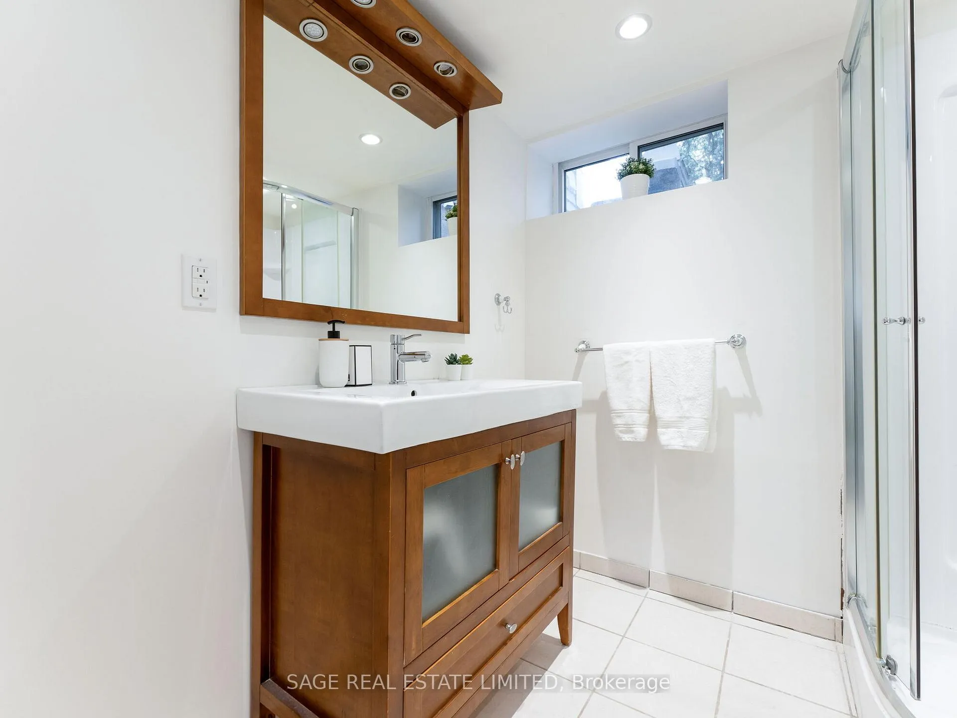 Photo 35 of 252 Glen Manor Drive W, Toronto, The Beaches — HOMEH