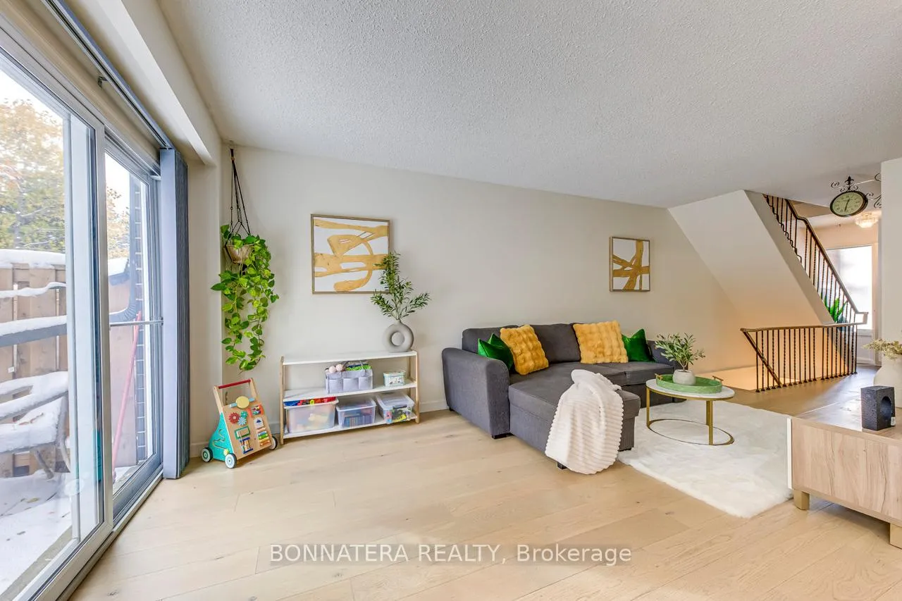 Photo 3 of Unit 9, 318 Laurier Avenue, Milton, Old Milton — HOMEH
