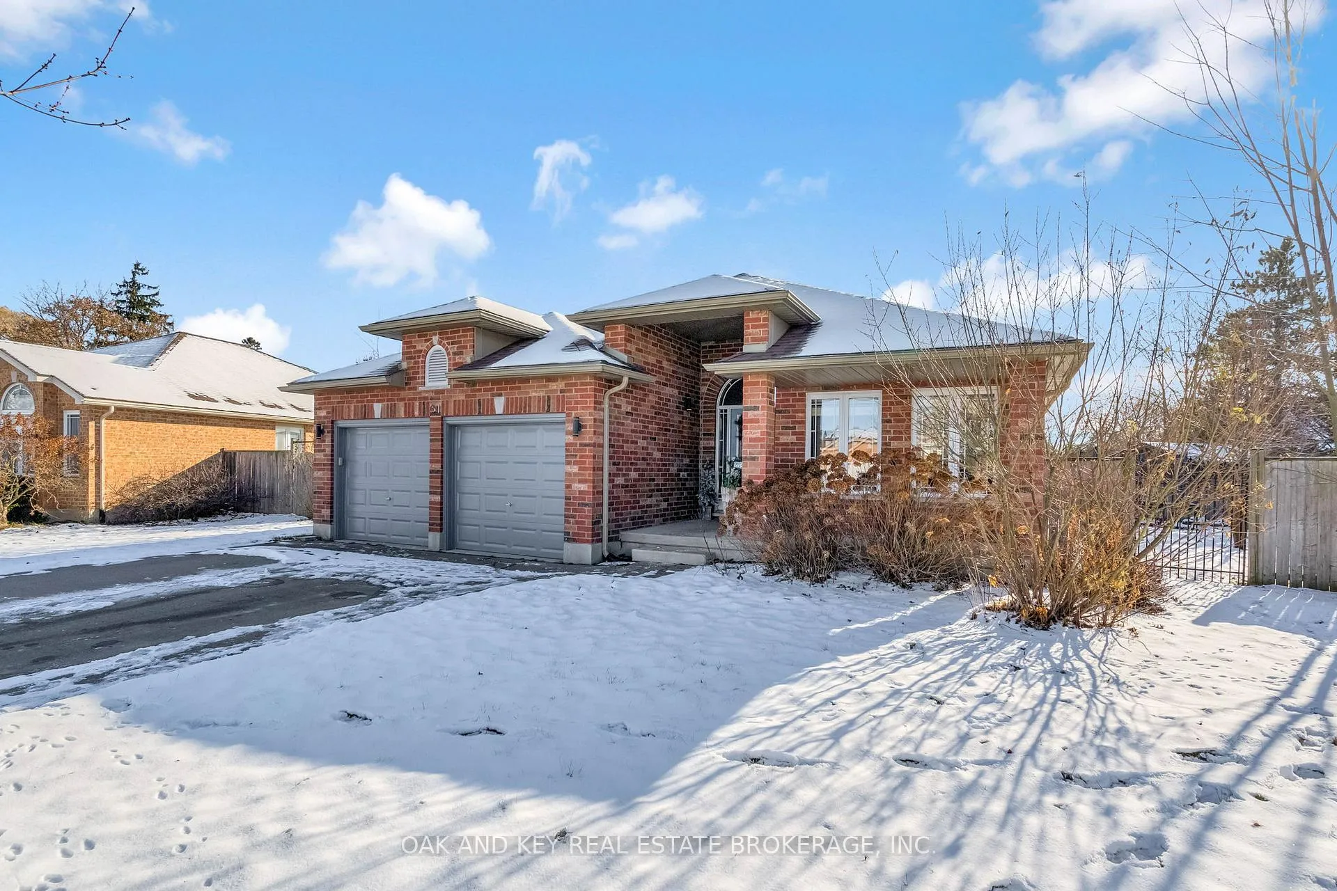 Photo 2 of 34 Fieldstone Crescent, Middlesex Centre, Komoka — HOMEH