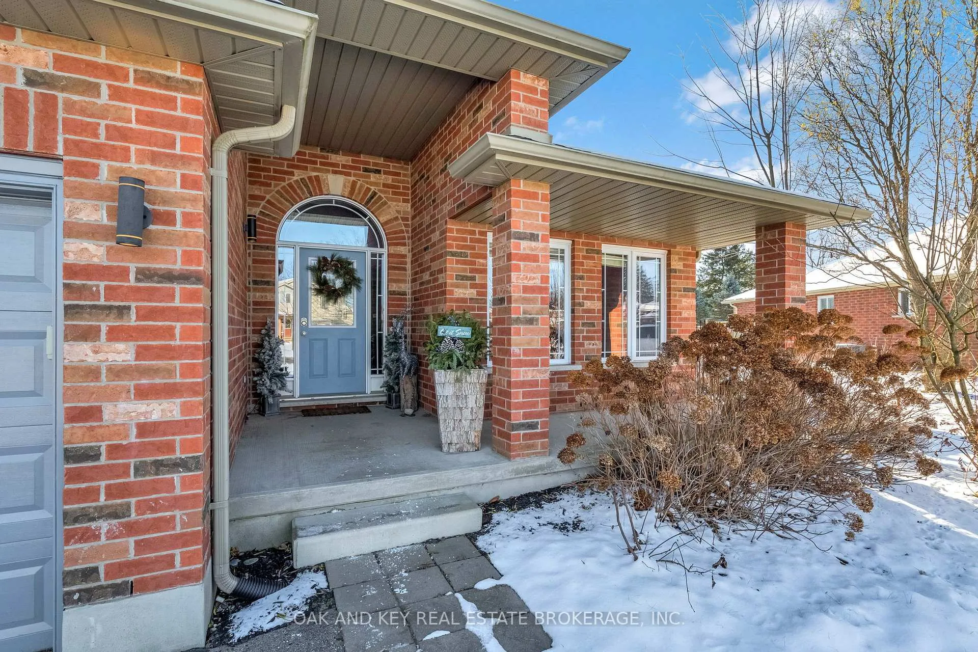 Photo 3 of 34 Fieldstone Crescent, Middlesex Centre, Komoka — HOMEH