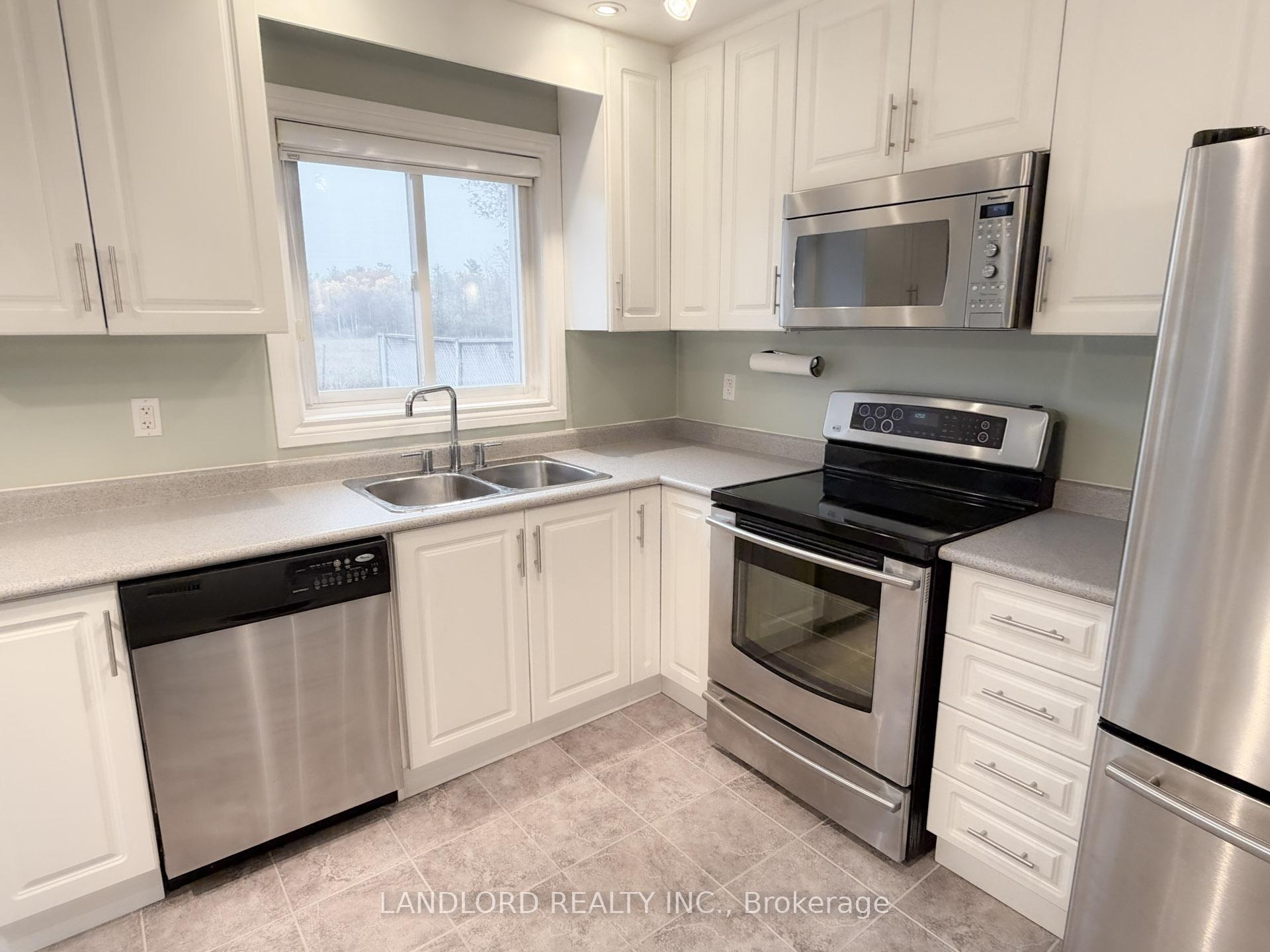 Photo 3 of 21 Raspberry Road, Scarborough, Rouge — HOMEH