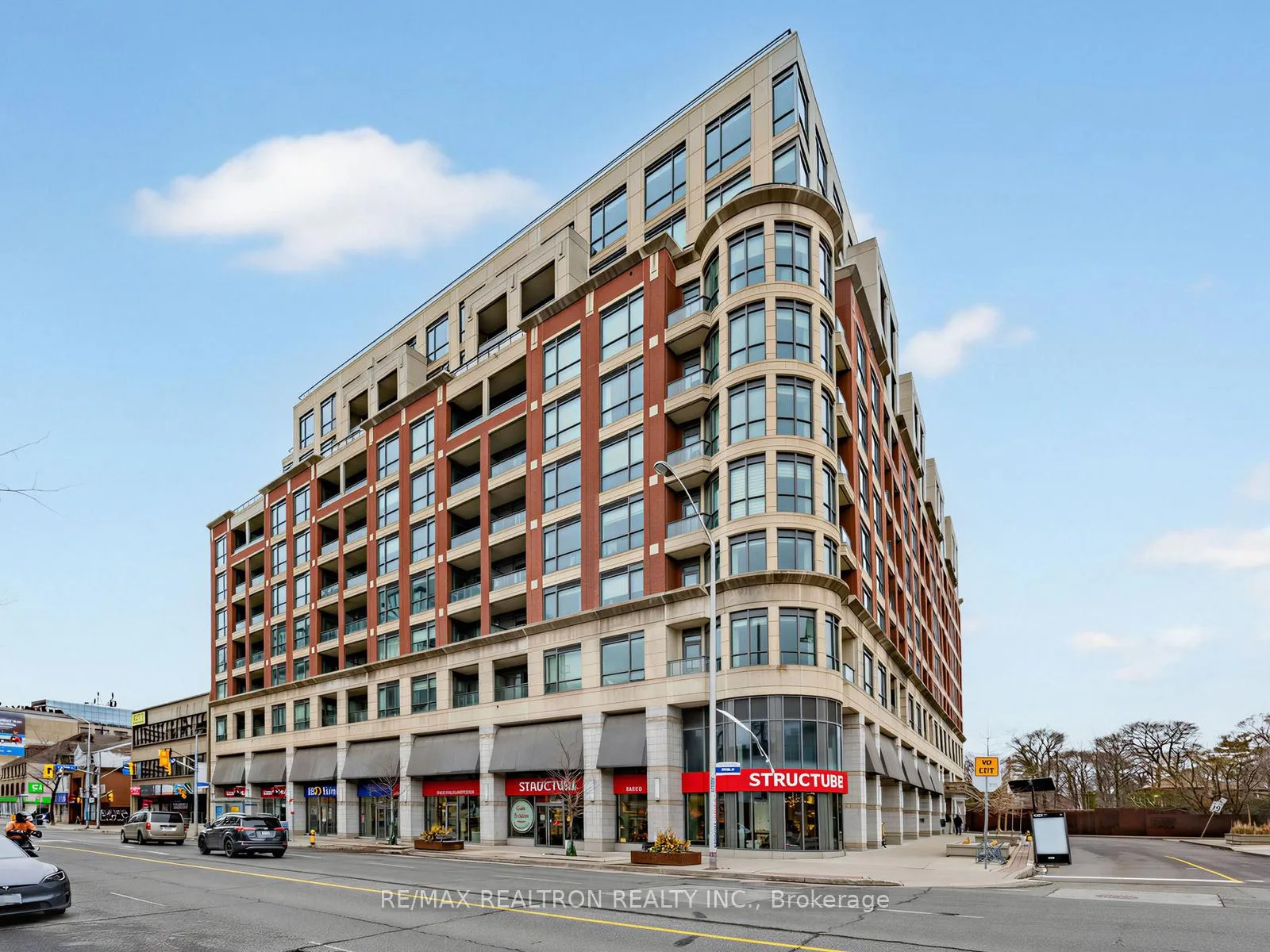 Front of Unit 914, 23 Glebe Road W