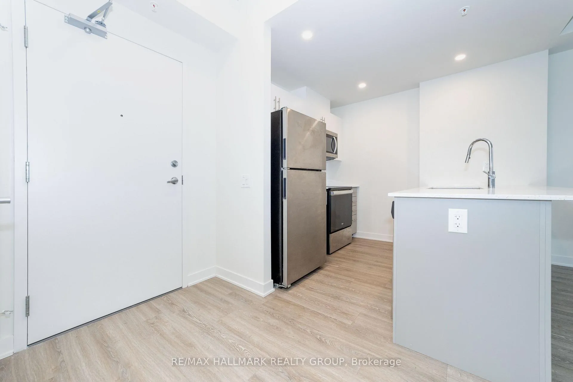 Photo 2 of Unit 705, 353 Gardner Street, Ottawa, Vanier — HOMEH