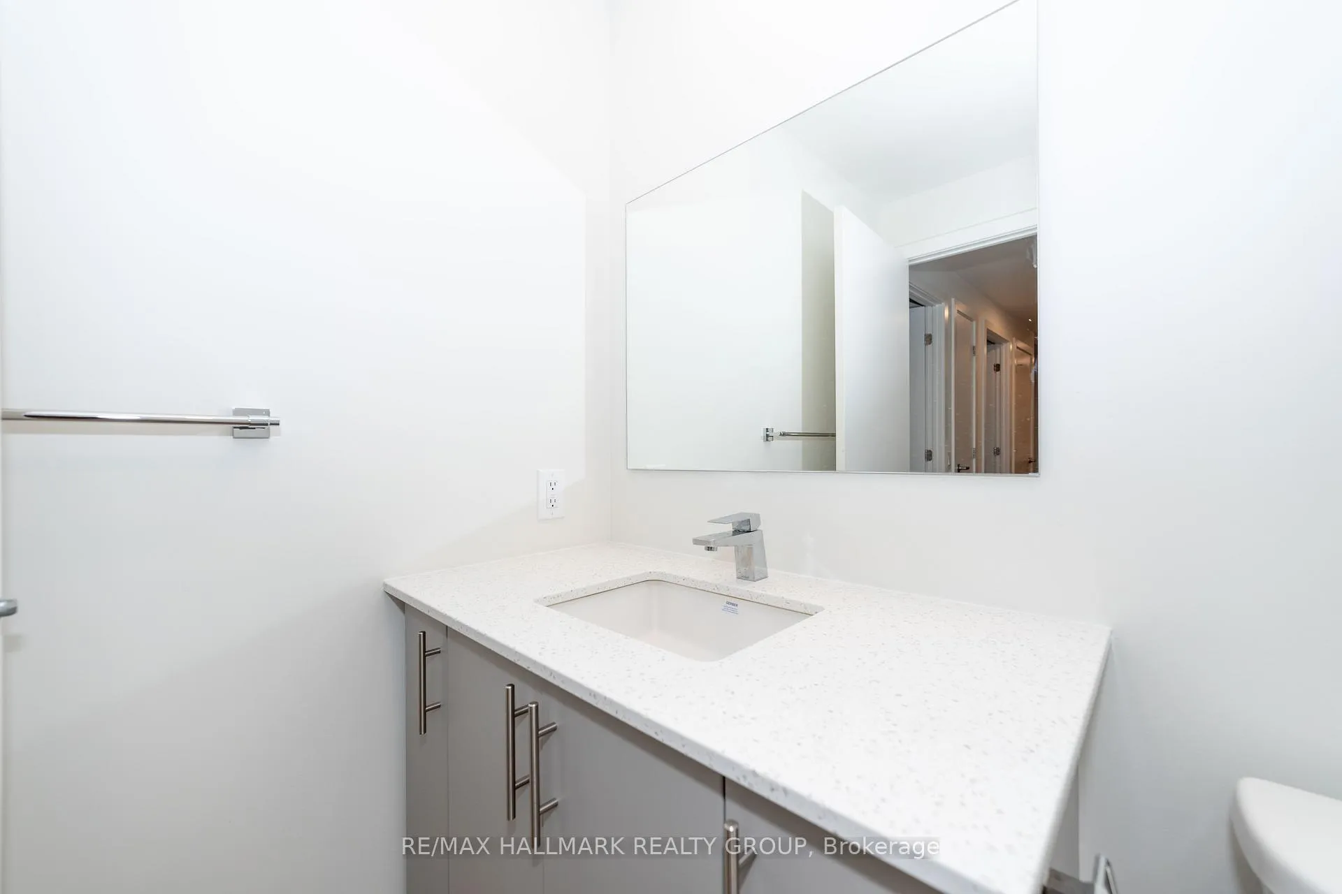 Photo 6 of Unit 705, 353 Gardner Street, Ottawa, Vanier — HOMEH