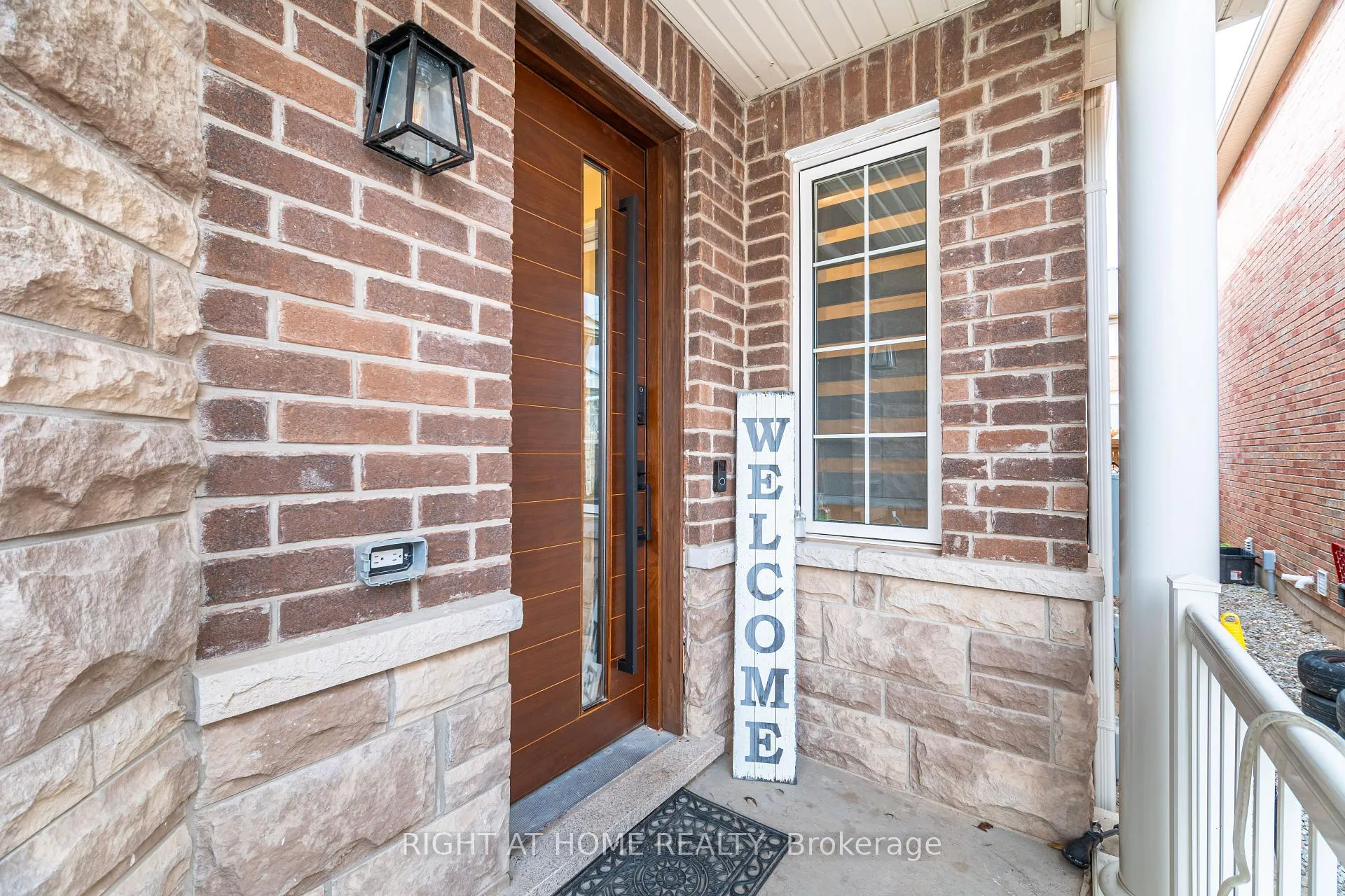 Photo 5 of 1311 (UPPER) Whitney Terrace, Milton, Ford — HOMEH