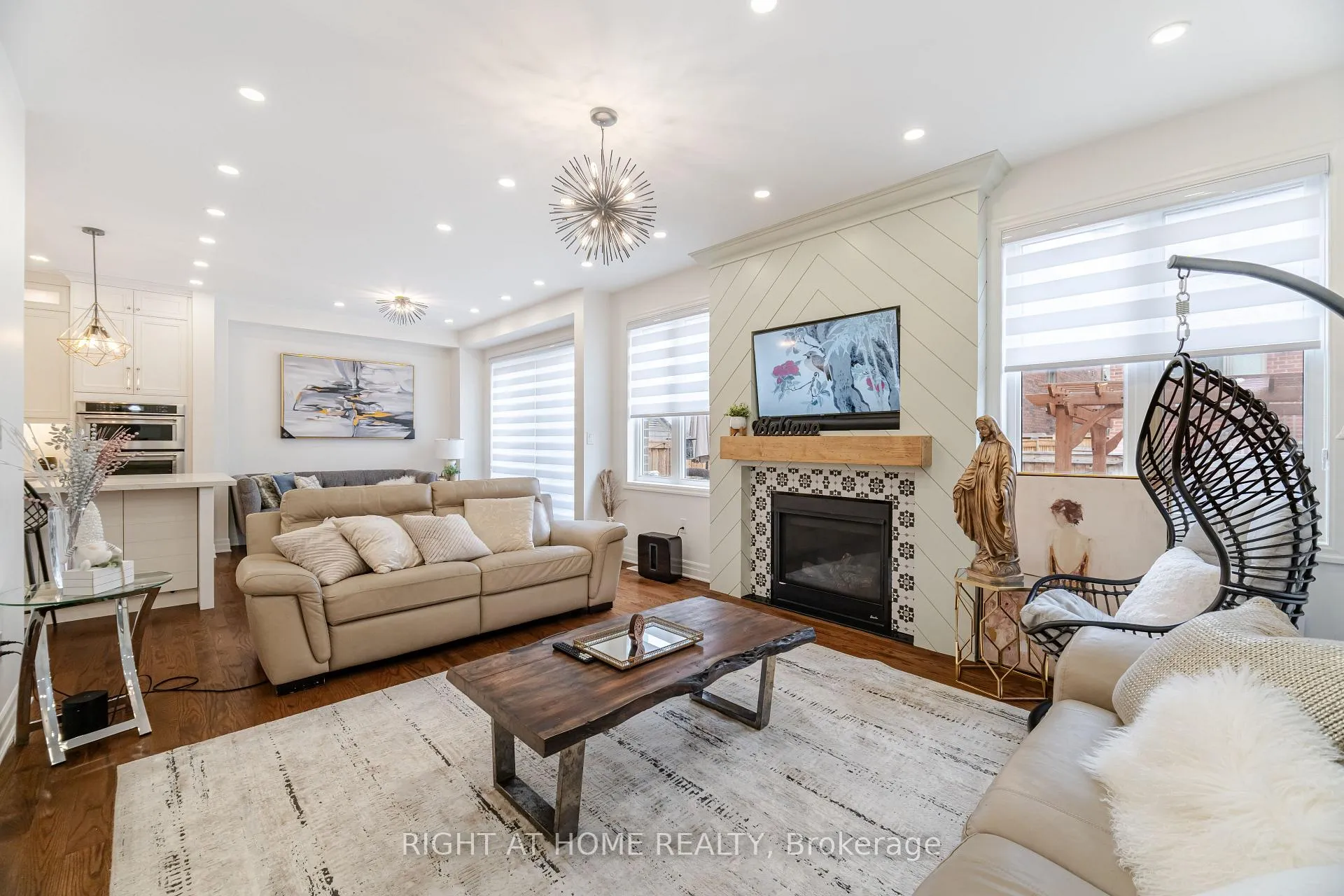 Photo 14 of 1311 (UPPER) Whitney Terrace, Milton, Ford — HOMEH