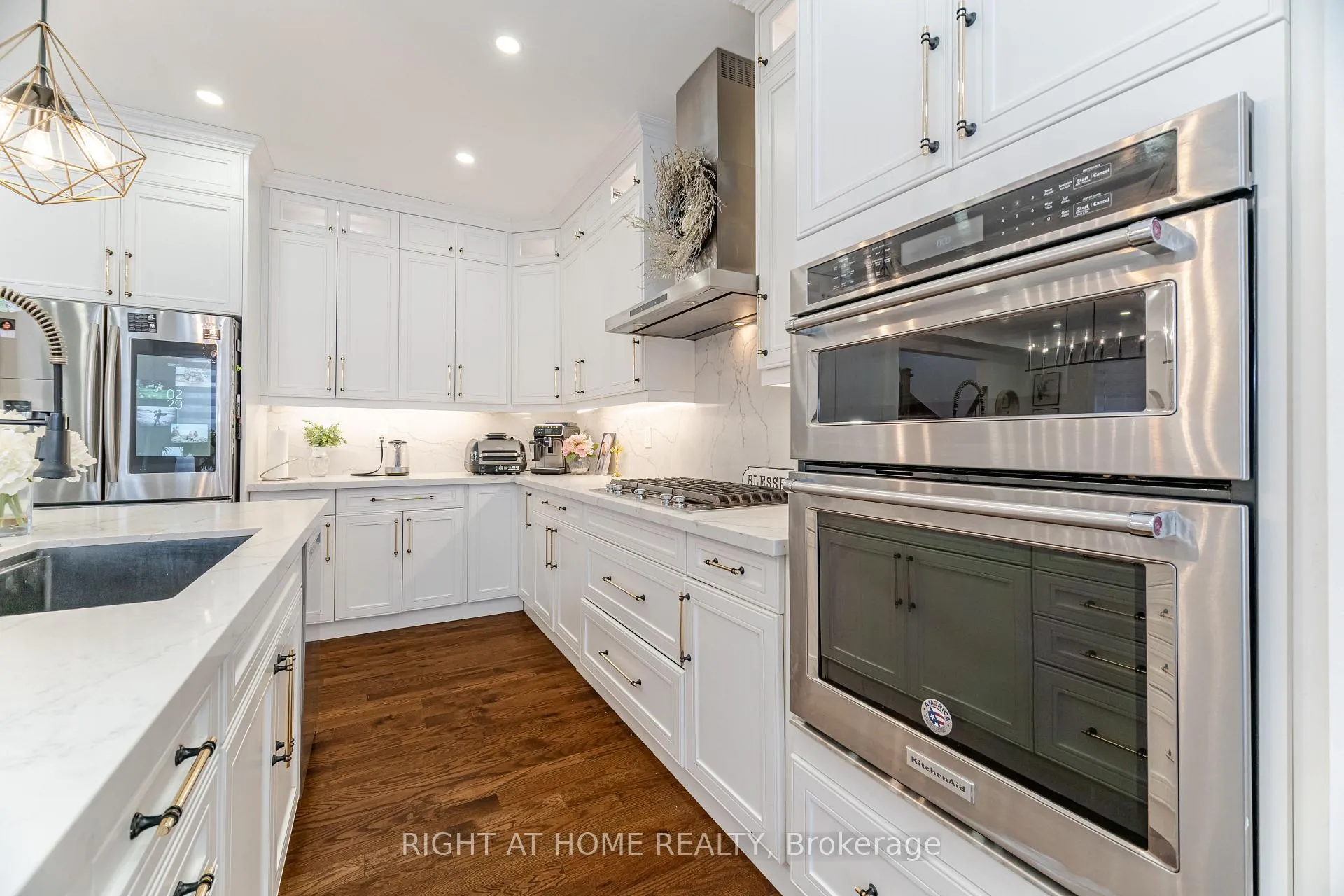 Photo 22 of 1311 (UPPER) Whitney Terrace, Milton, Ford — HOMEH