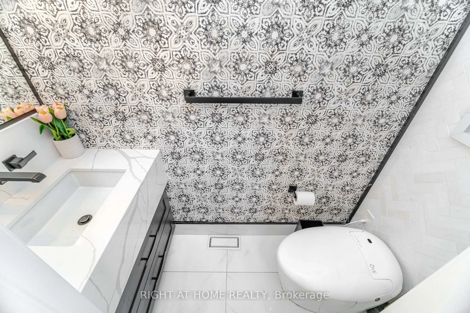 Photo 25 of 1311 (UPPER) Whitney Terrace, Milton, Ford — HOMEH