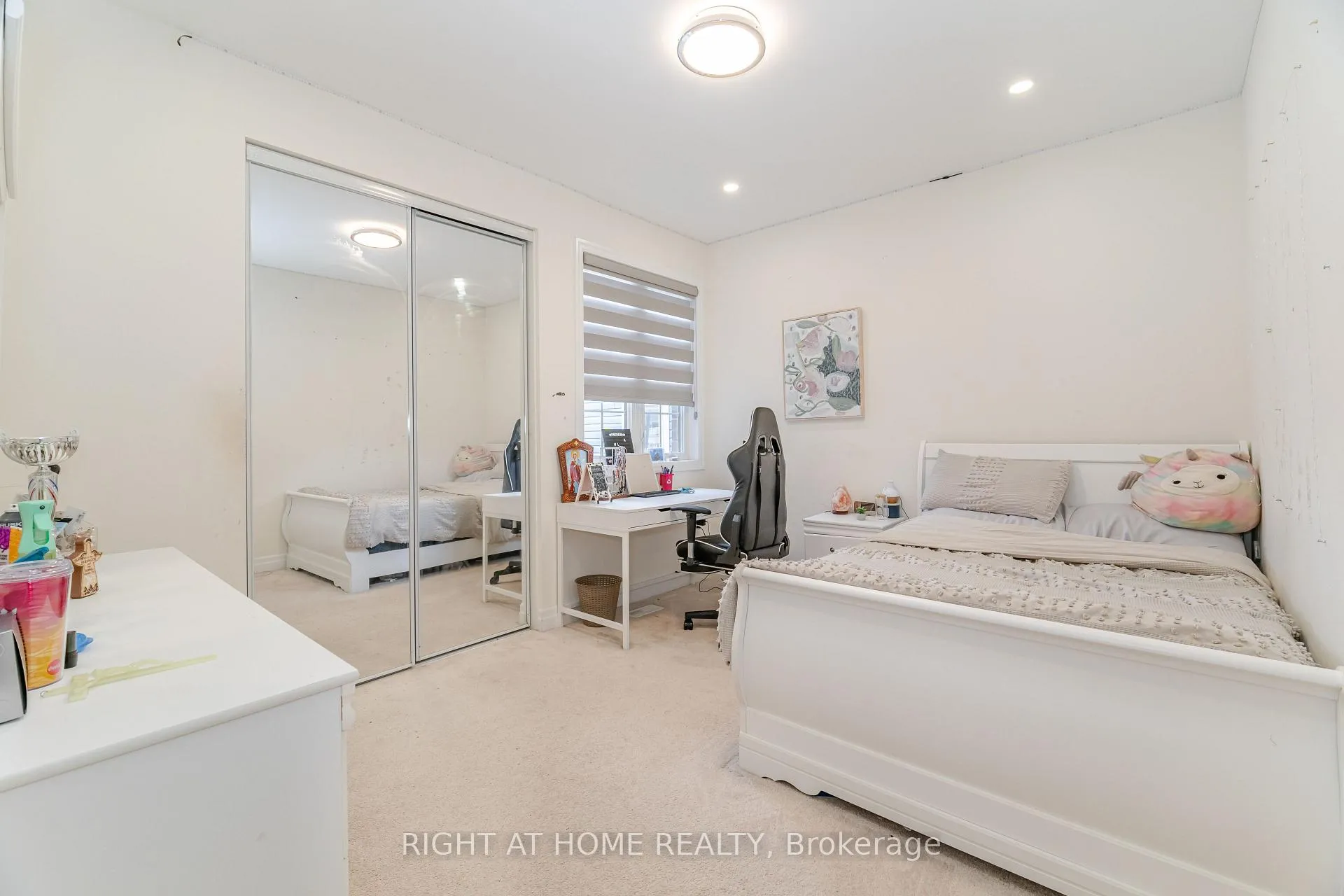 Photo 34 of 1311 (UPPER) Whitney Terrace, Milton, Ford — HOMEH