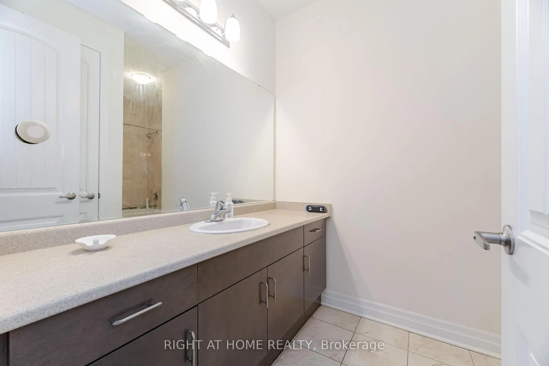 Photo 37 of 1311 (UPPER) Whitney Terrace, Milton, Ford — HOMEH