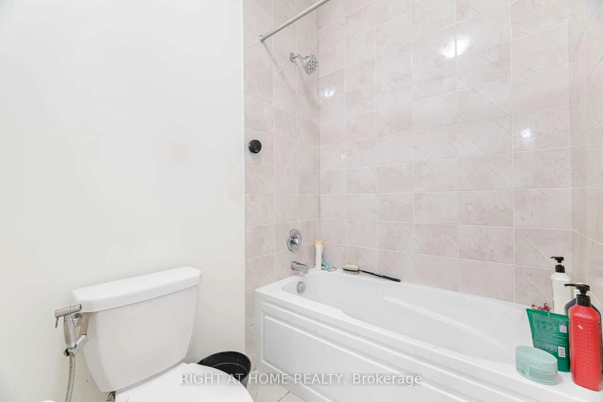 Photo 38 of 1311 (UPPER) Whitney Terrace, Milton, Ford — HOMEH