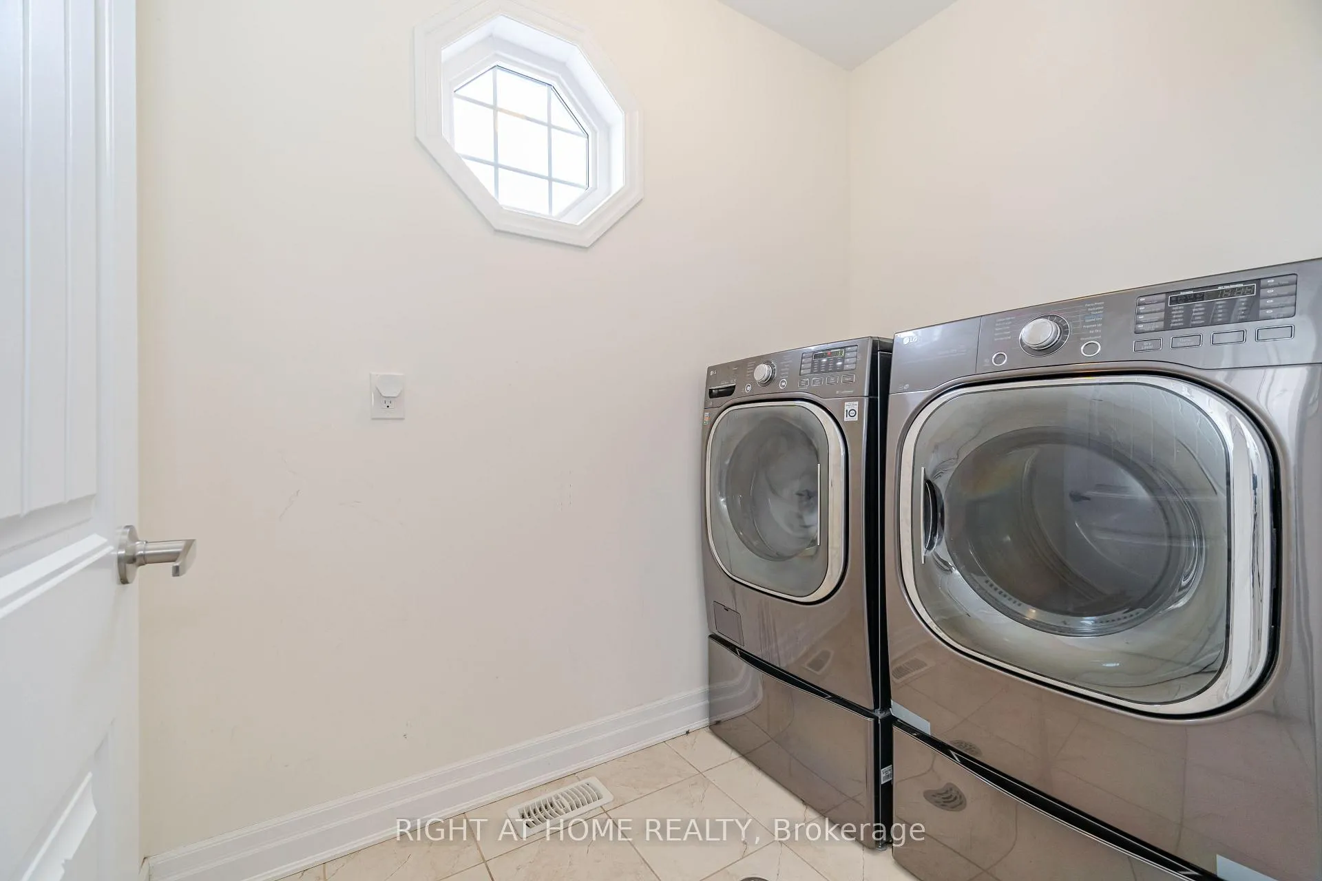Photo 39 of 1311 (UPPER) Whitney Terrace, Milton, Ford — HOMEH