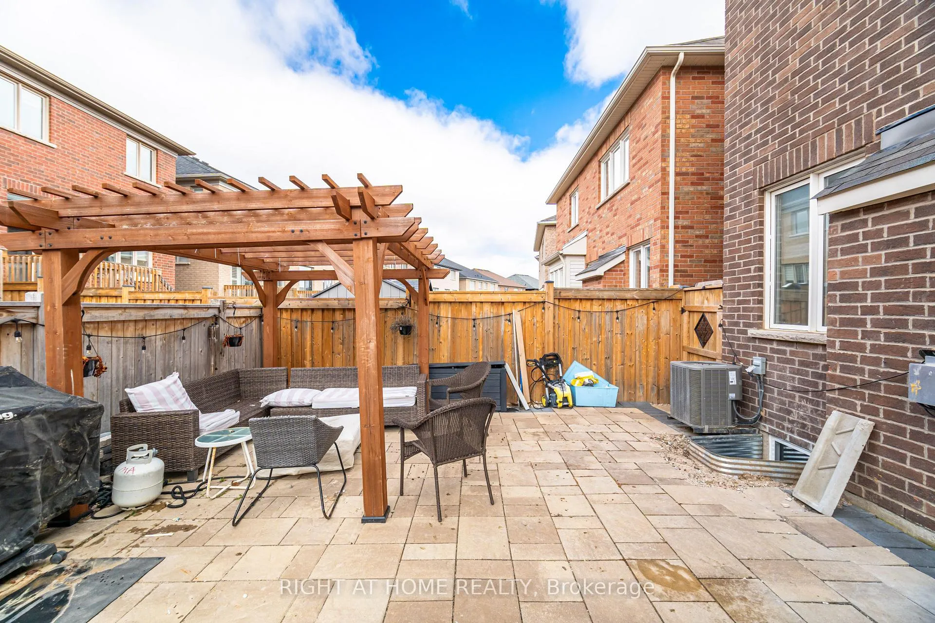 Photo 42 of 1311 (UPPER) Whitney Terrace, Milton, Ford — HOMEH