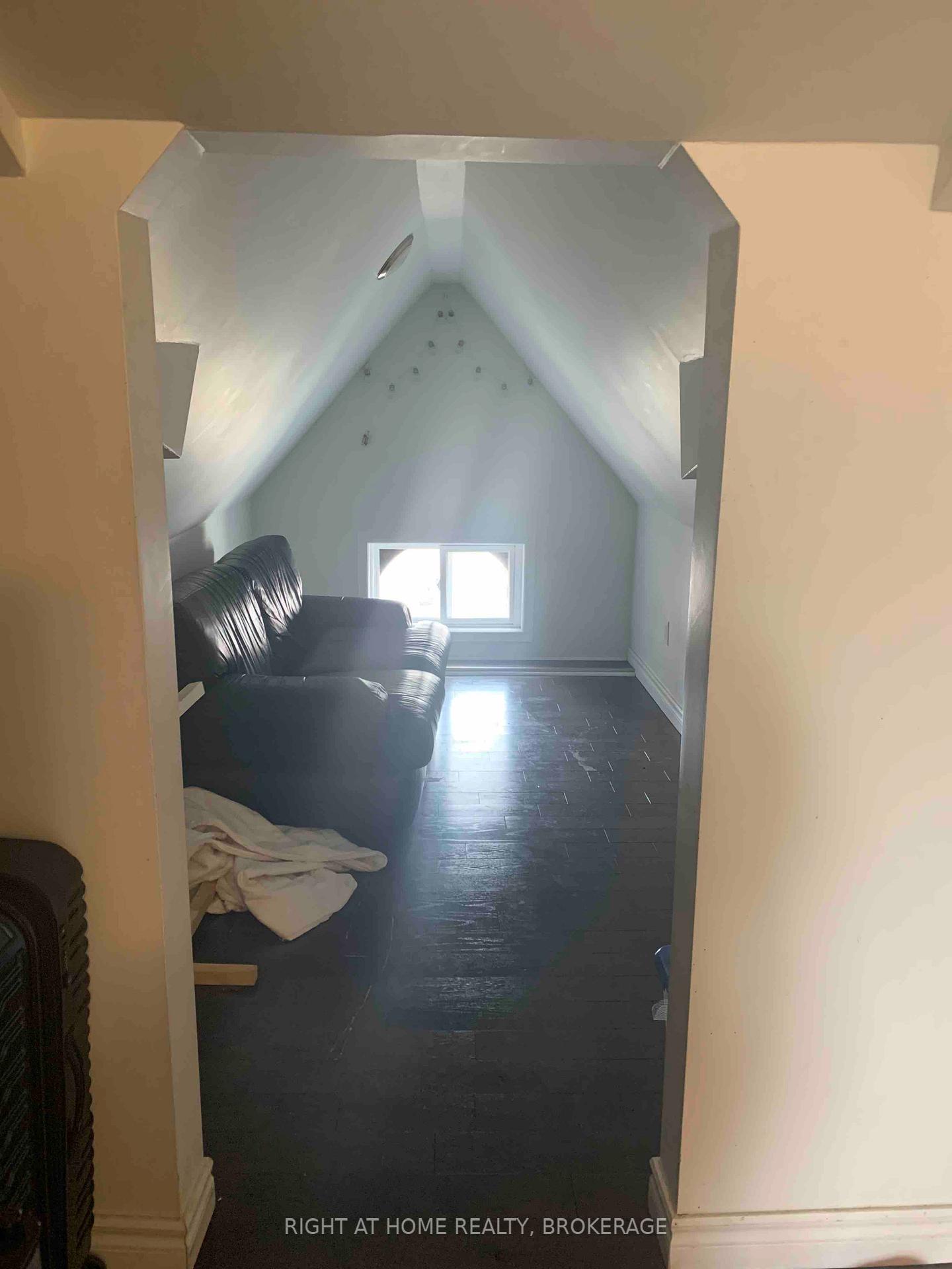 Photo 4 of Unit 2, 129 Baldwin Street, Toronto, Kensington-Chinatown — HOMEH
