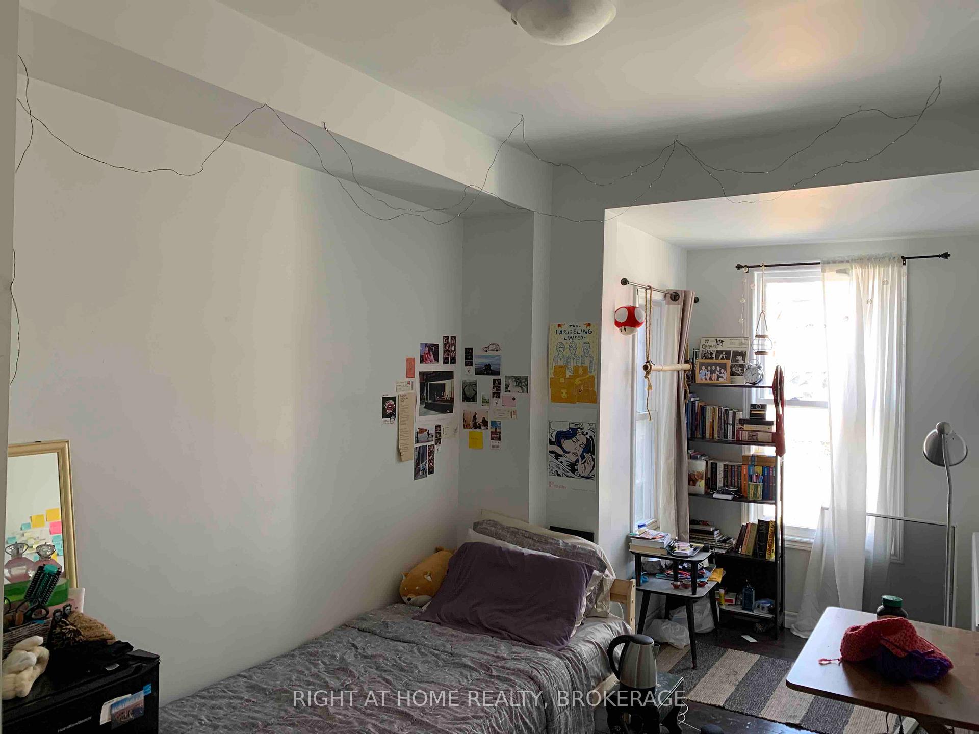 Photo 8 of Unit 2, 129 Baldwin Street, Toronto, Kensington-Chinatown — HOMEH