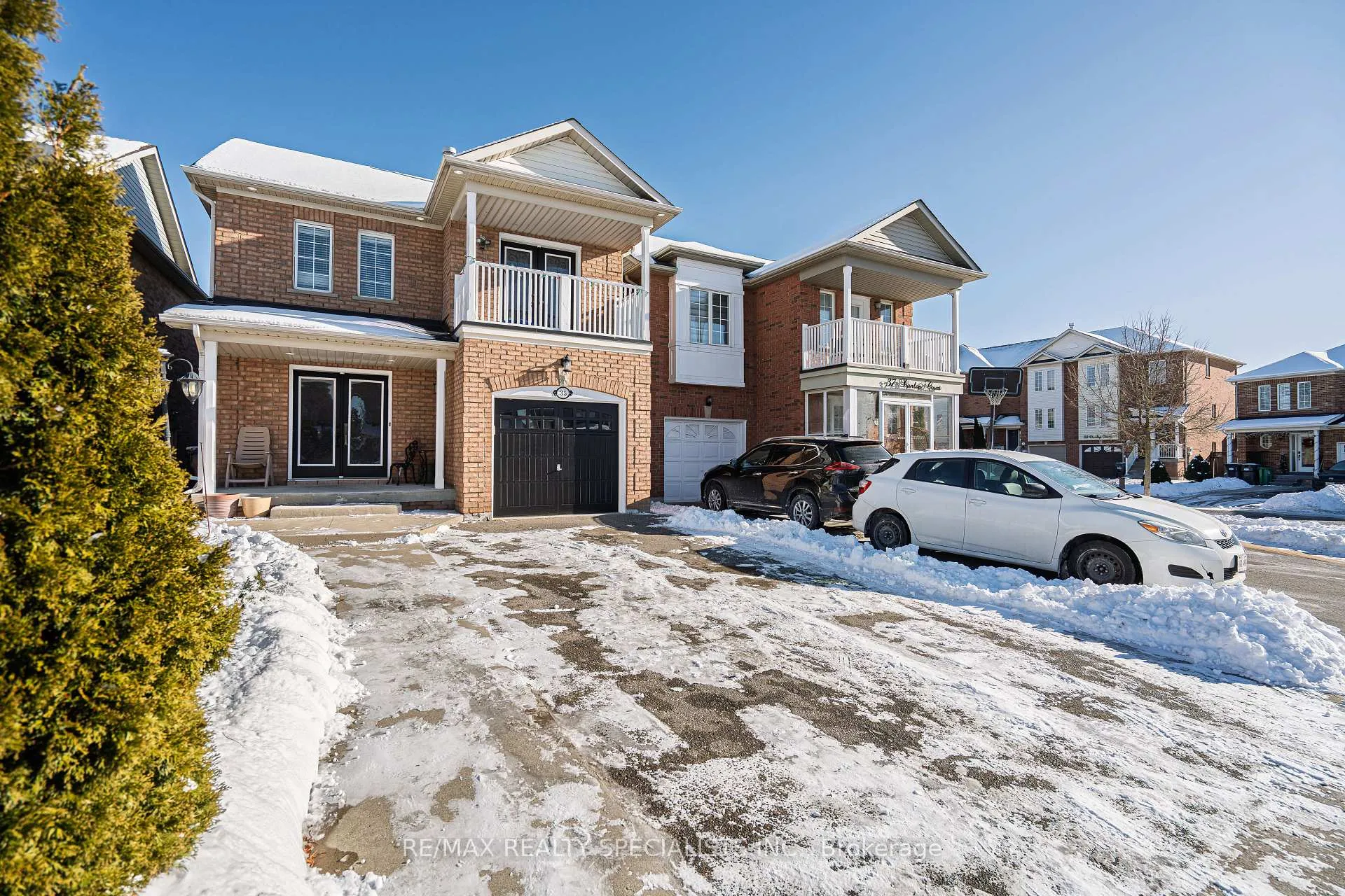 Photo 2 of 35 Dunlop Court, Brampton, Fletcher's Meadow — HOMEH
