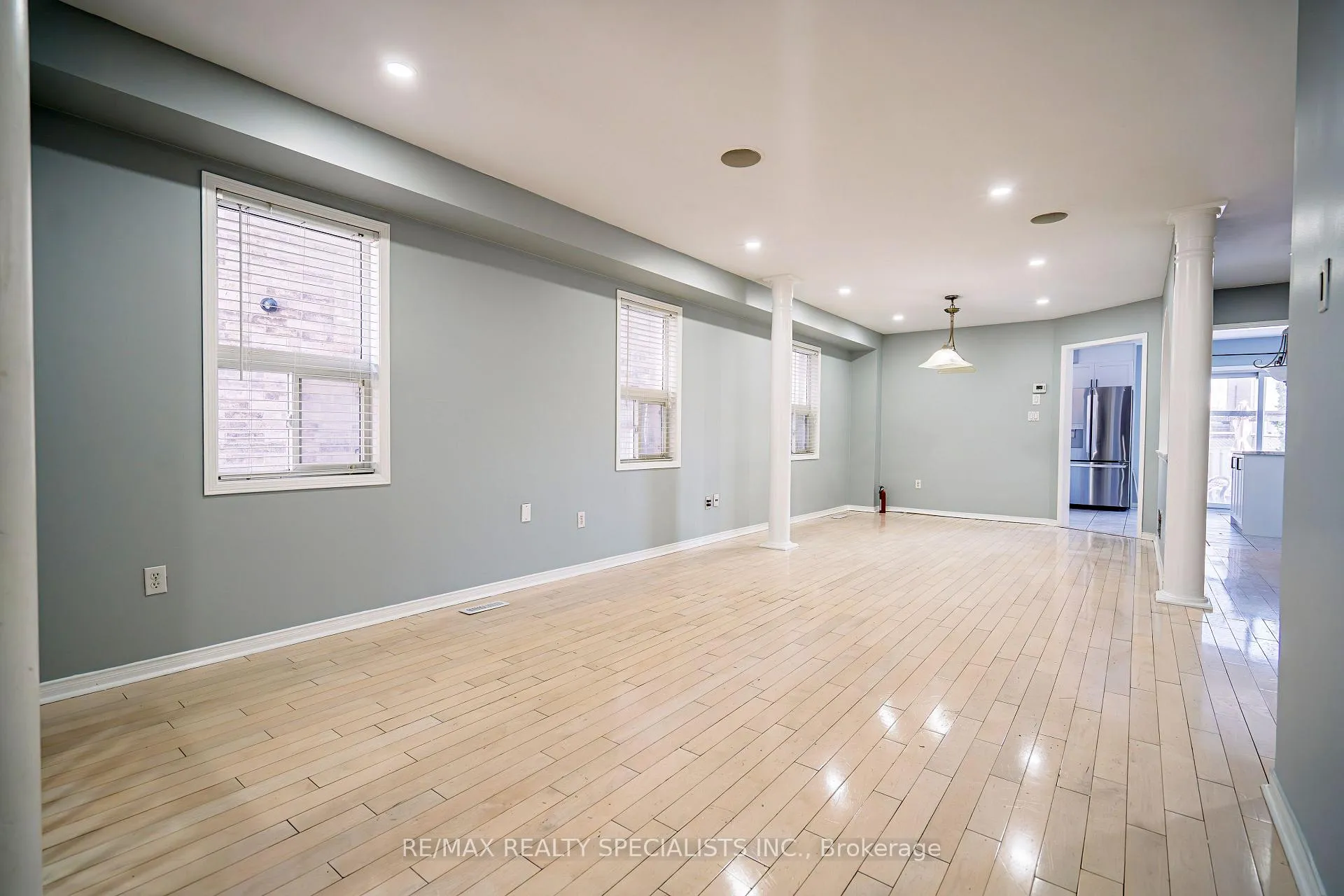 Photo 7 of 35 Dunlop Court, Brampton, Fletcher's Meadow — HOMEH