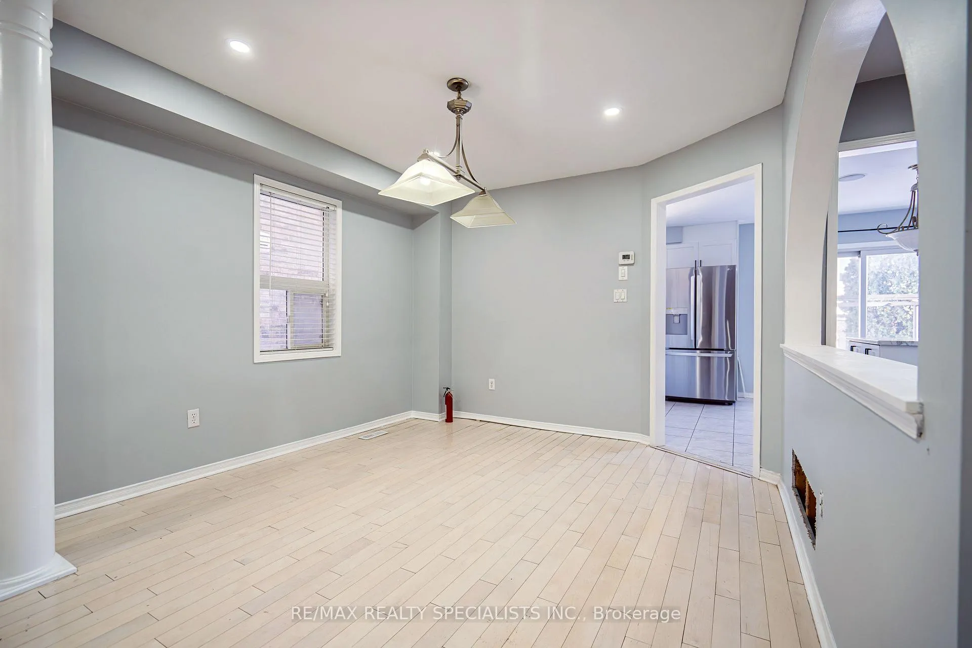 Photo 10 of 35 Dunlop Court, Brampton, Fletcher's Meadow — HOMEH