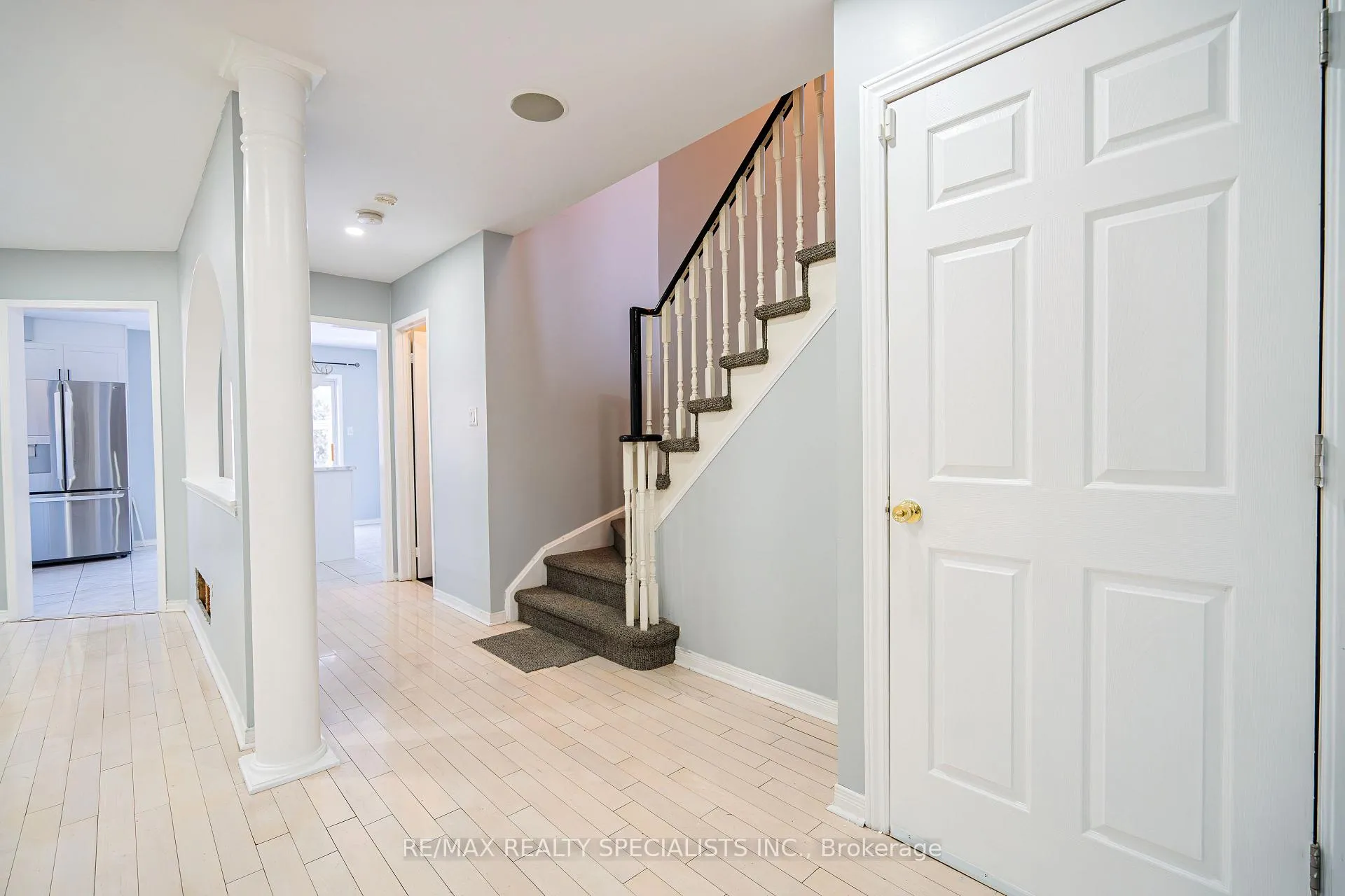 Photo 13 of 35 Dunlop Court, Brampton, Fletcher's Meadow — HOMEH
