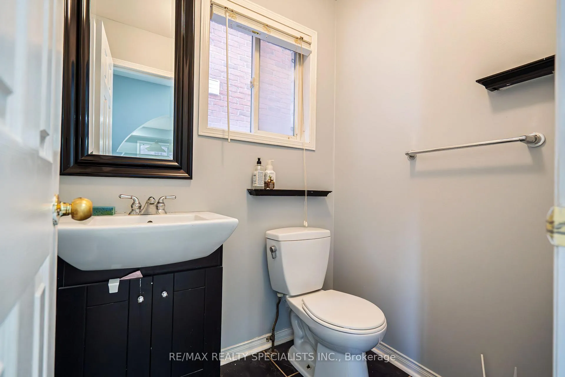 Photo 15 of 35 Dunlop Court, Brampton, Fletcher's Meadow — HOMEH