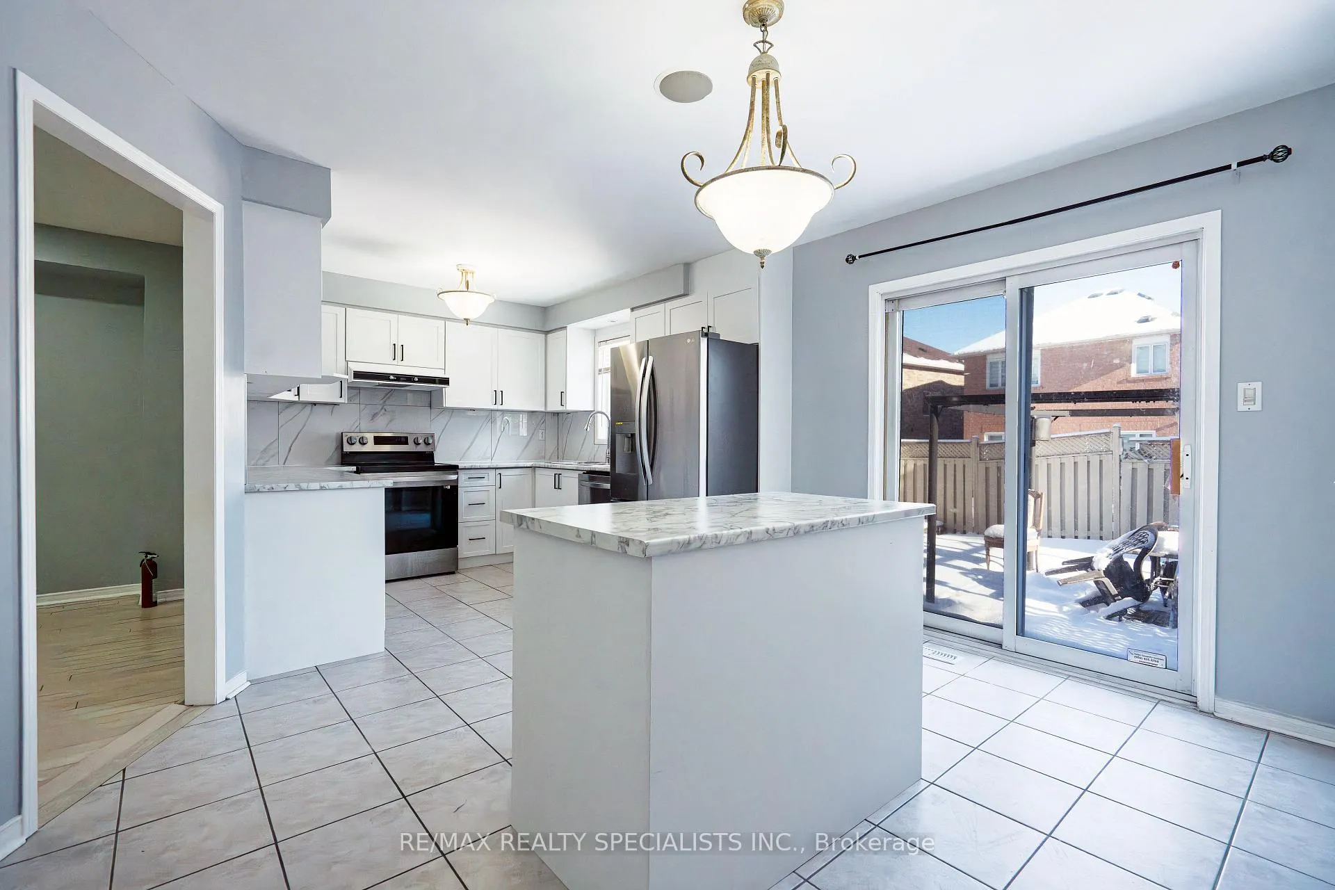 Photo 16 of 35 Dunlop Court, Brampton, Fletcher's Meadow — HOMEH