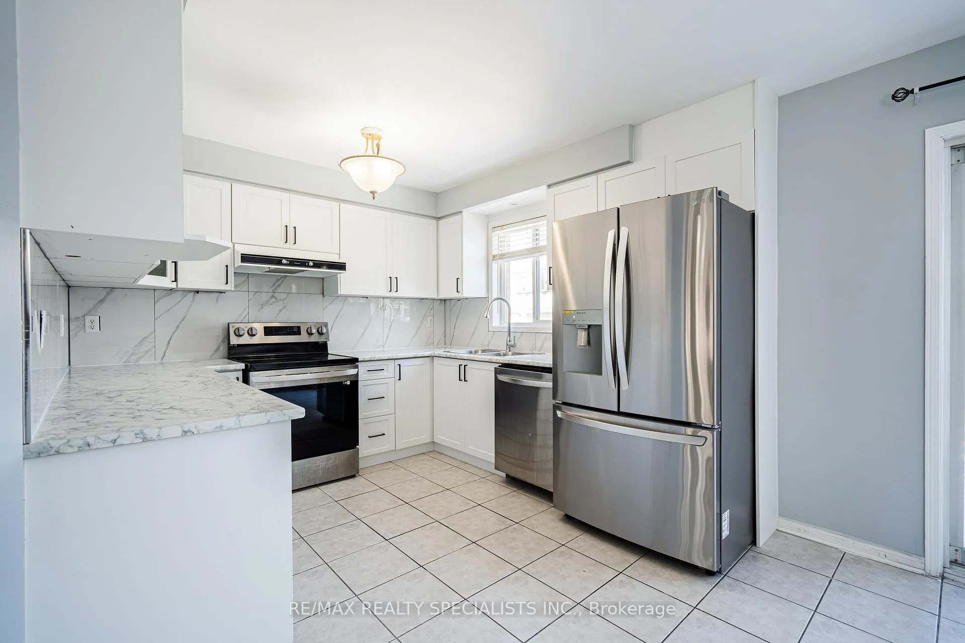 Photo 17 of 35 Dunlop Court, Brampton, Fletcher's Meadow — HOMEH