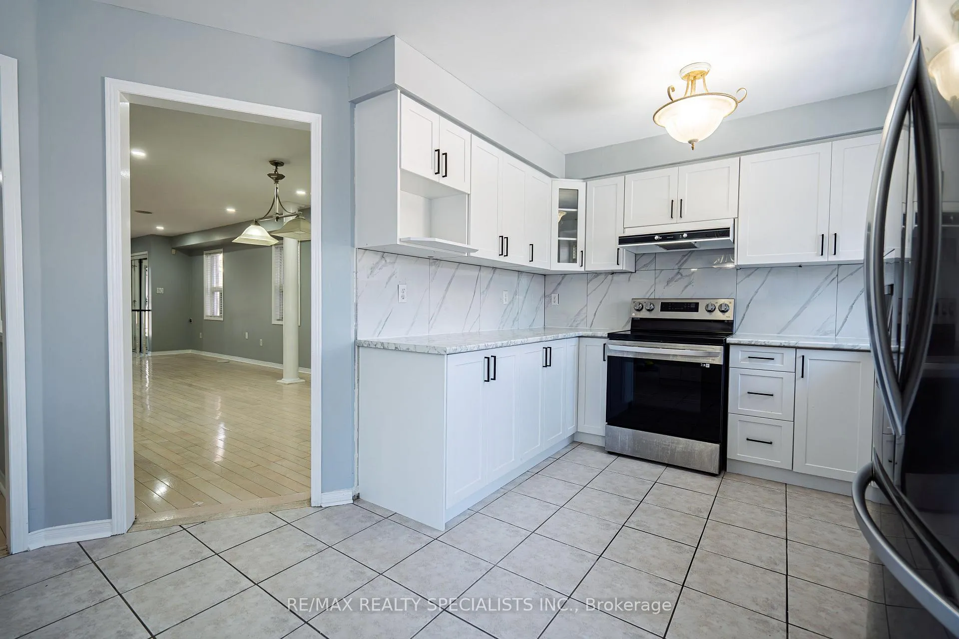 Photo 18 of 35 Dunlop Court, Brampton, Fletcher's Meadow — HOMEH