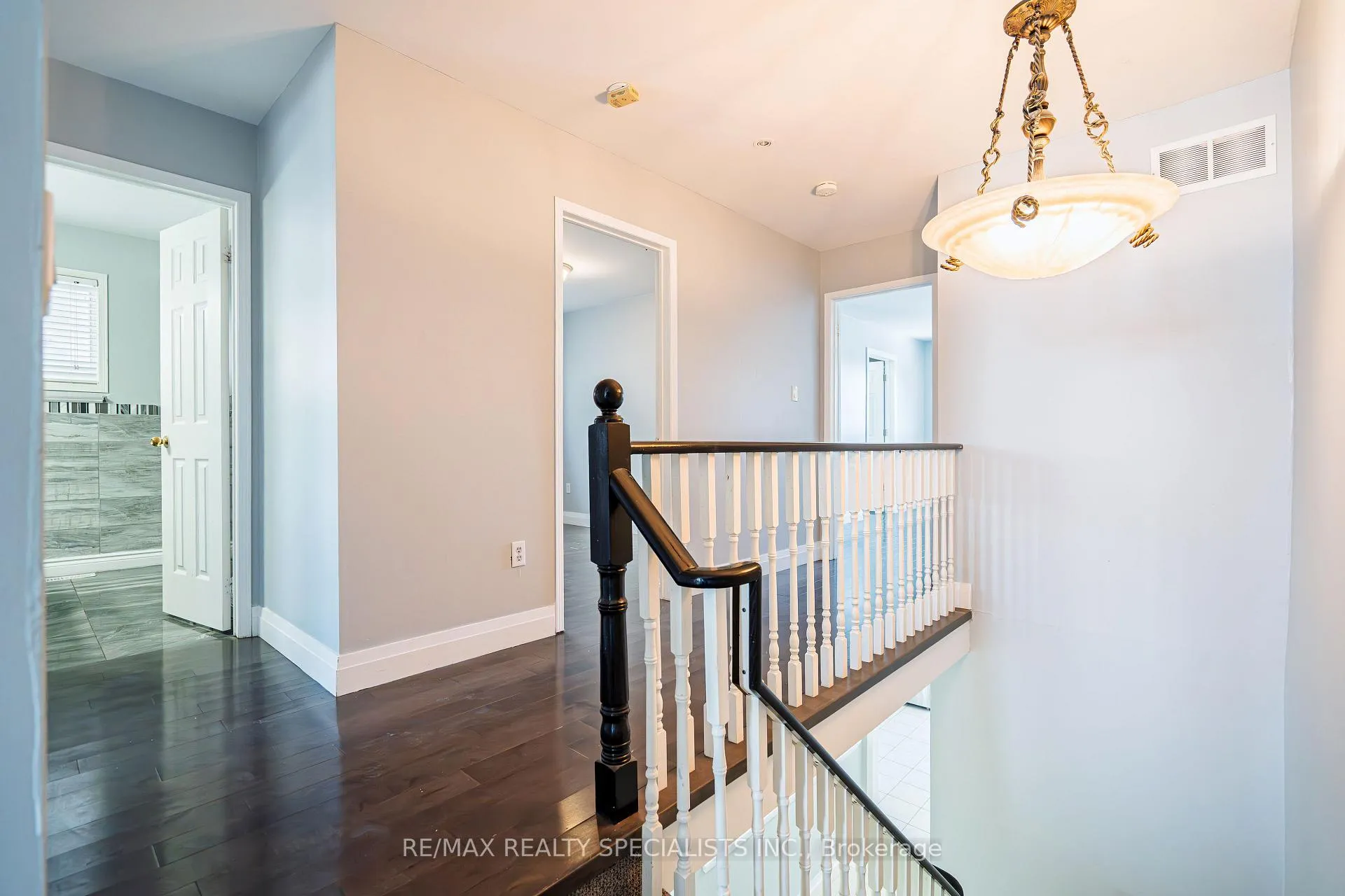 Photo 24 of 35 Dunlop Court, Brampton, Fletcher's Meadow — HOMEH