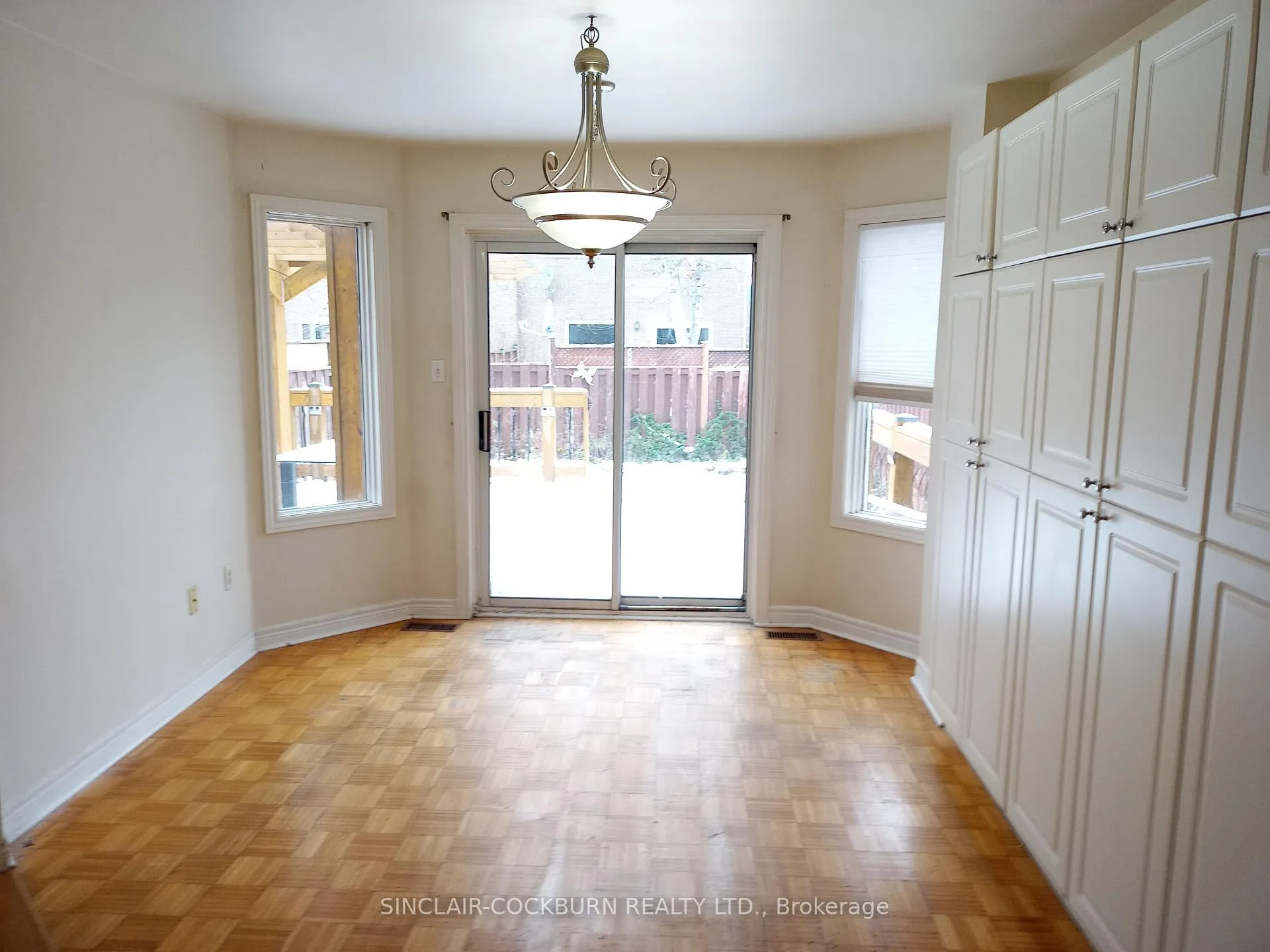Photo 9 of 14 Tessler Crescent, Brampton, Brampton West — HOMEH